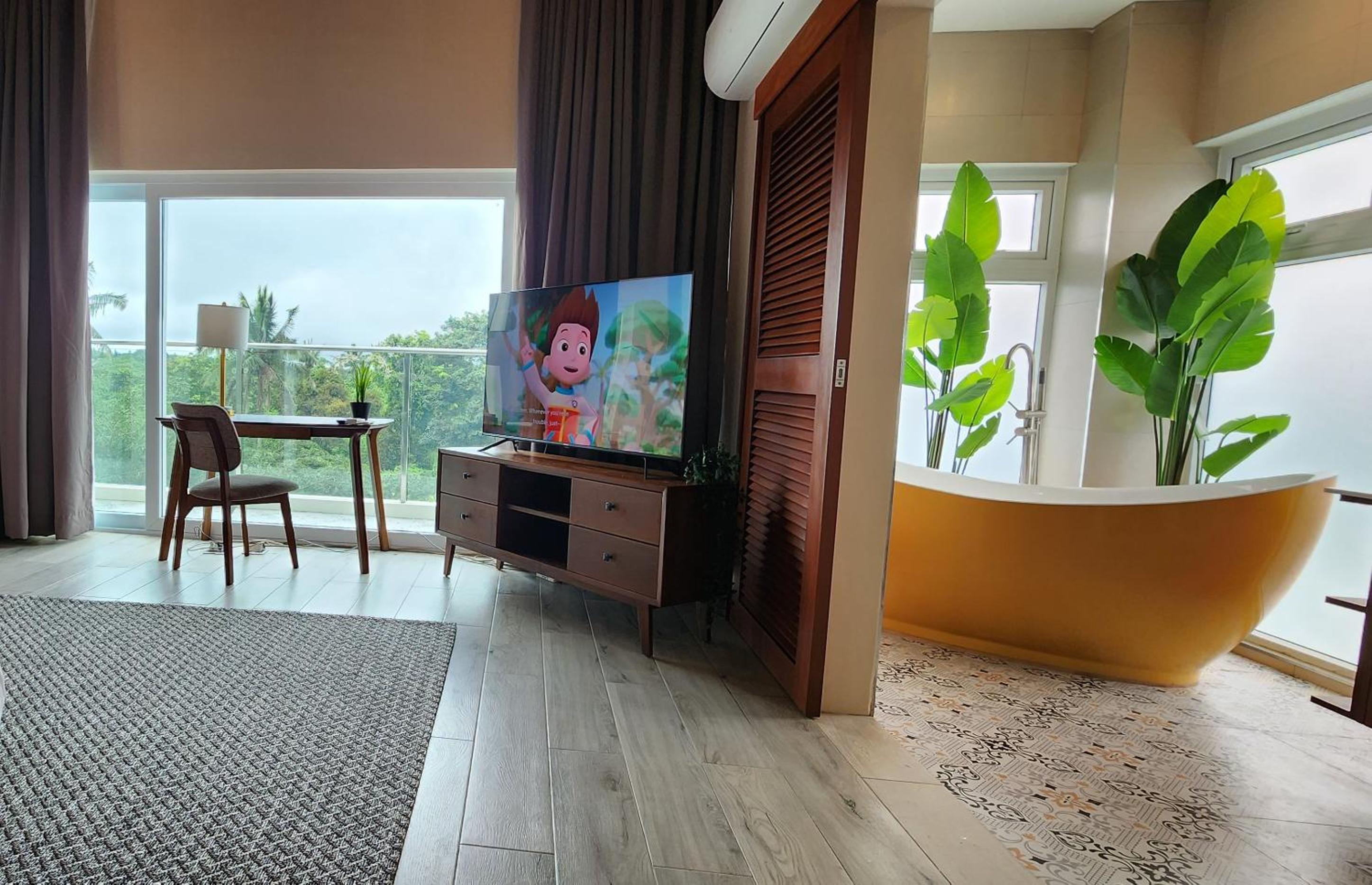 Lodge Suite - Photo 8