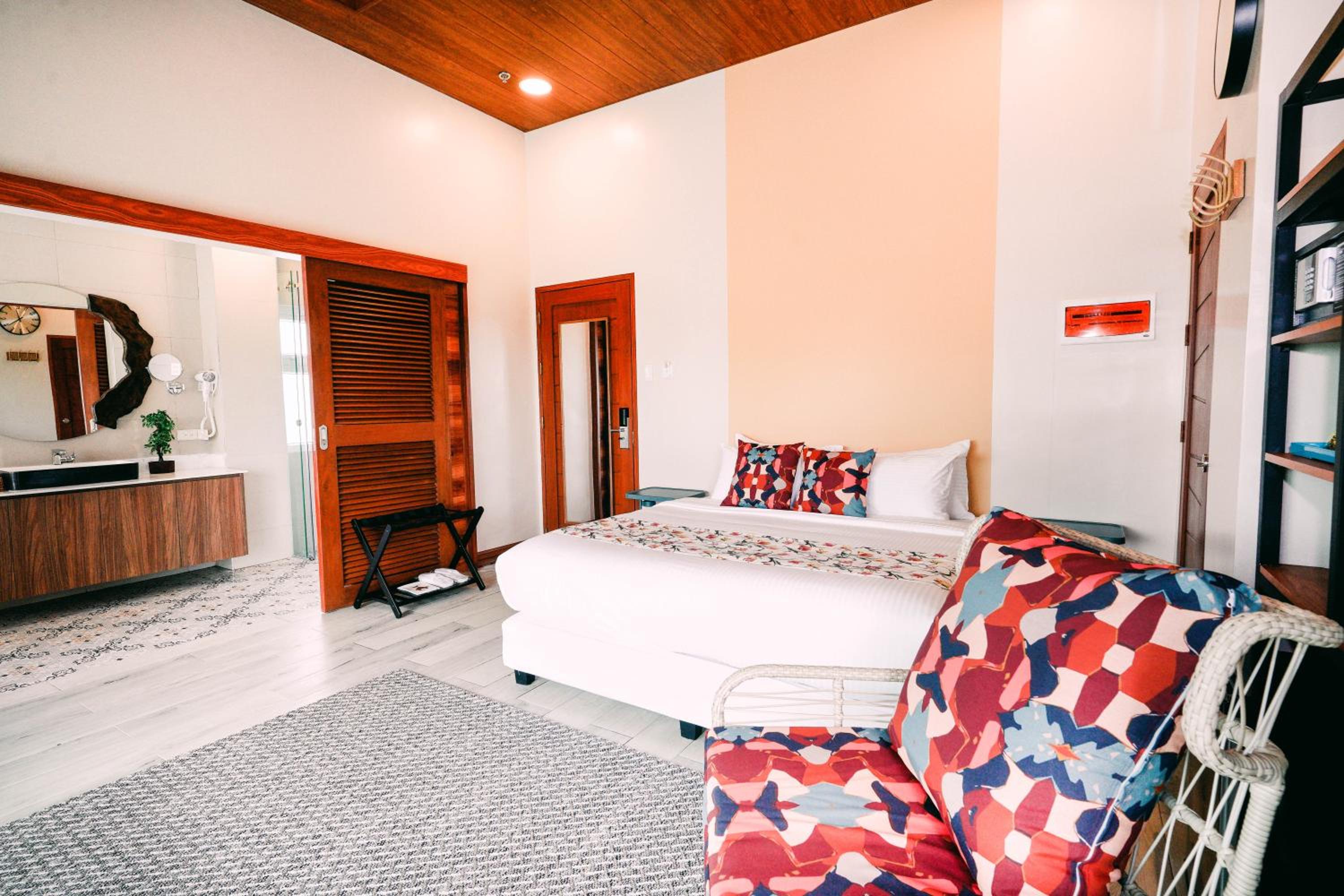 Lodge Suite - Photo 12