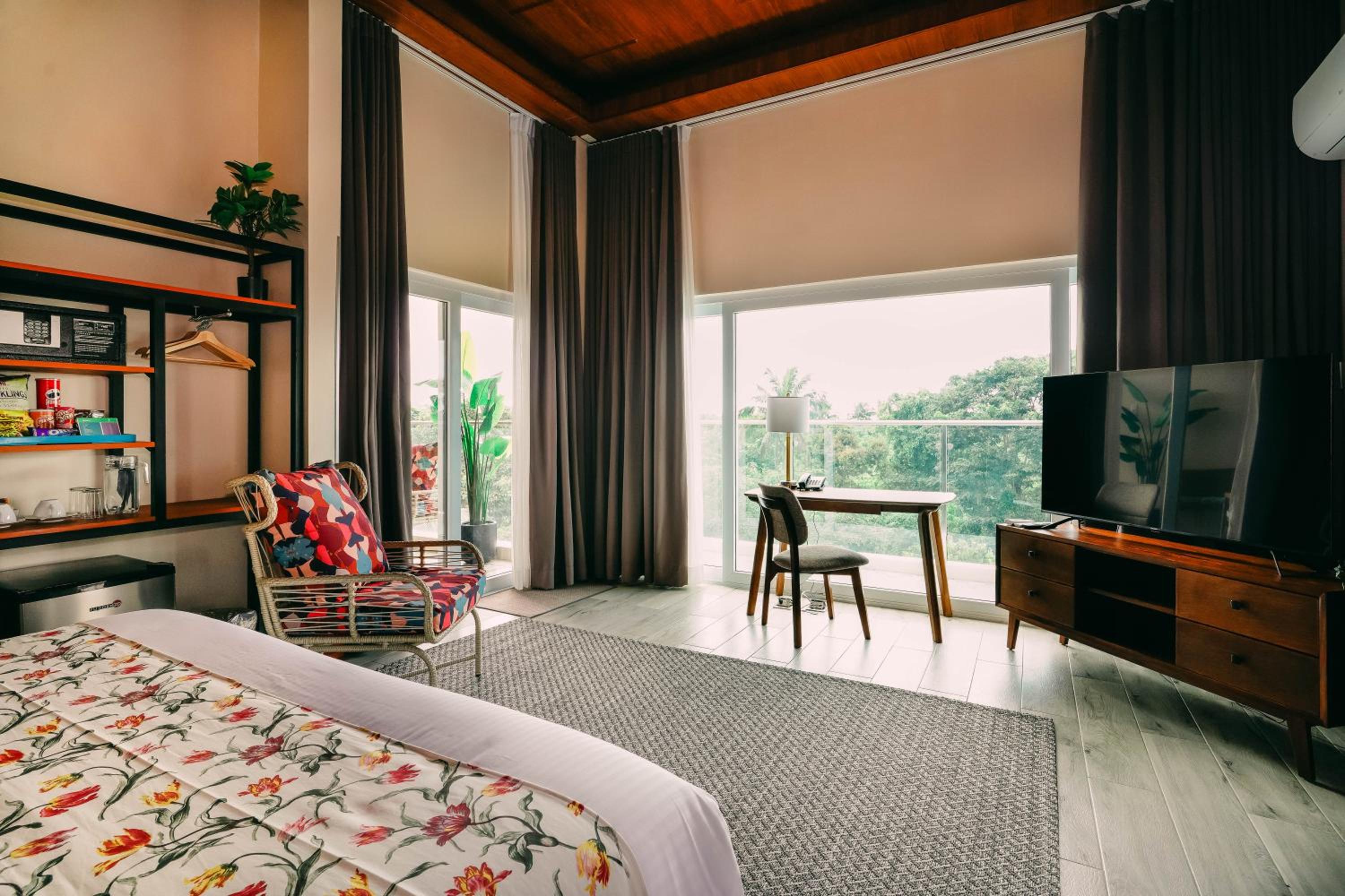 Lodge Suite - Photo 14