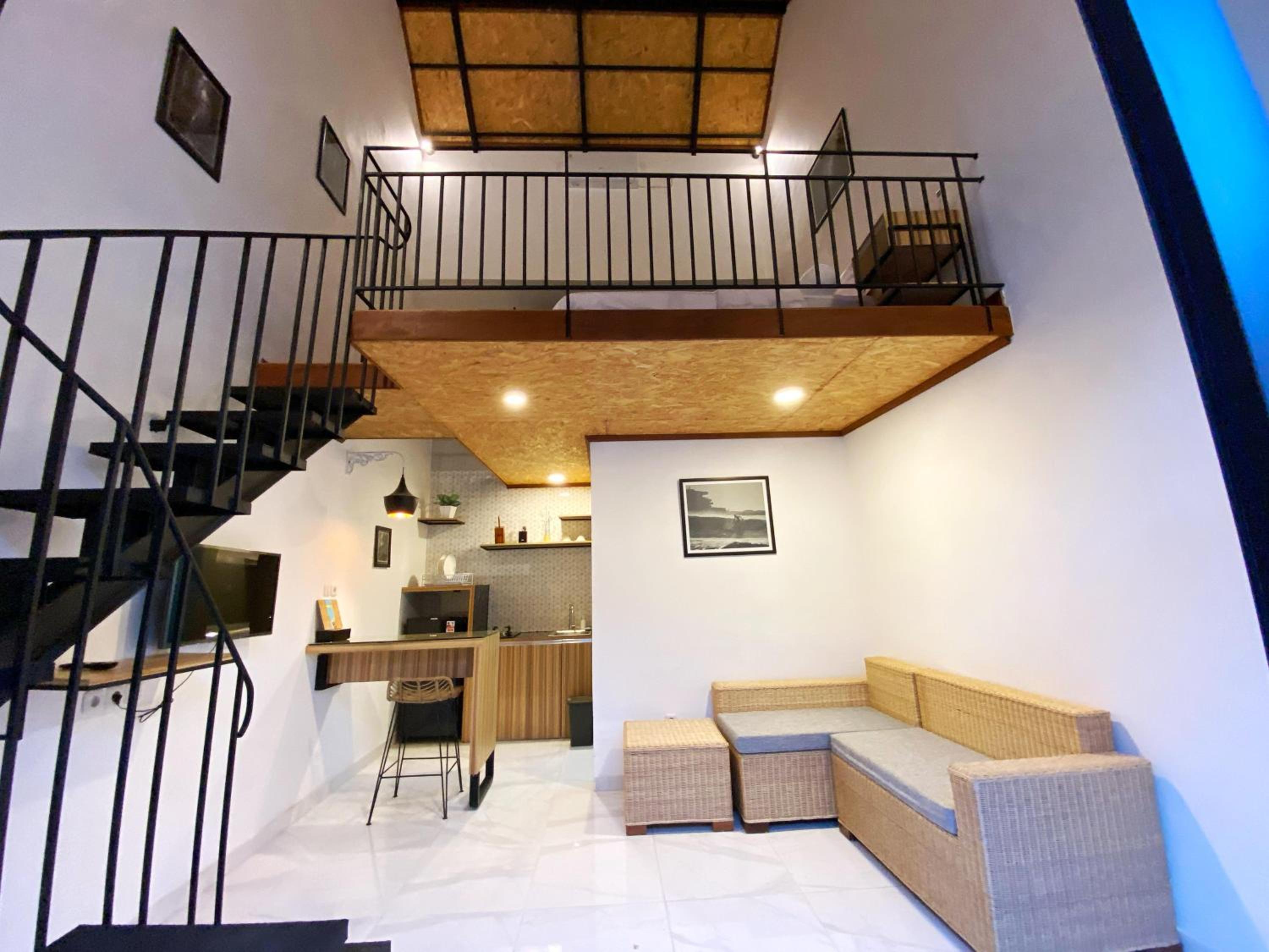Loft - Photo 1