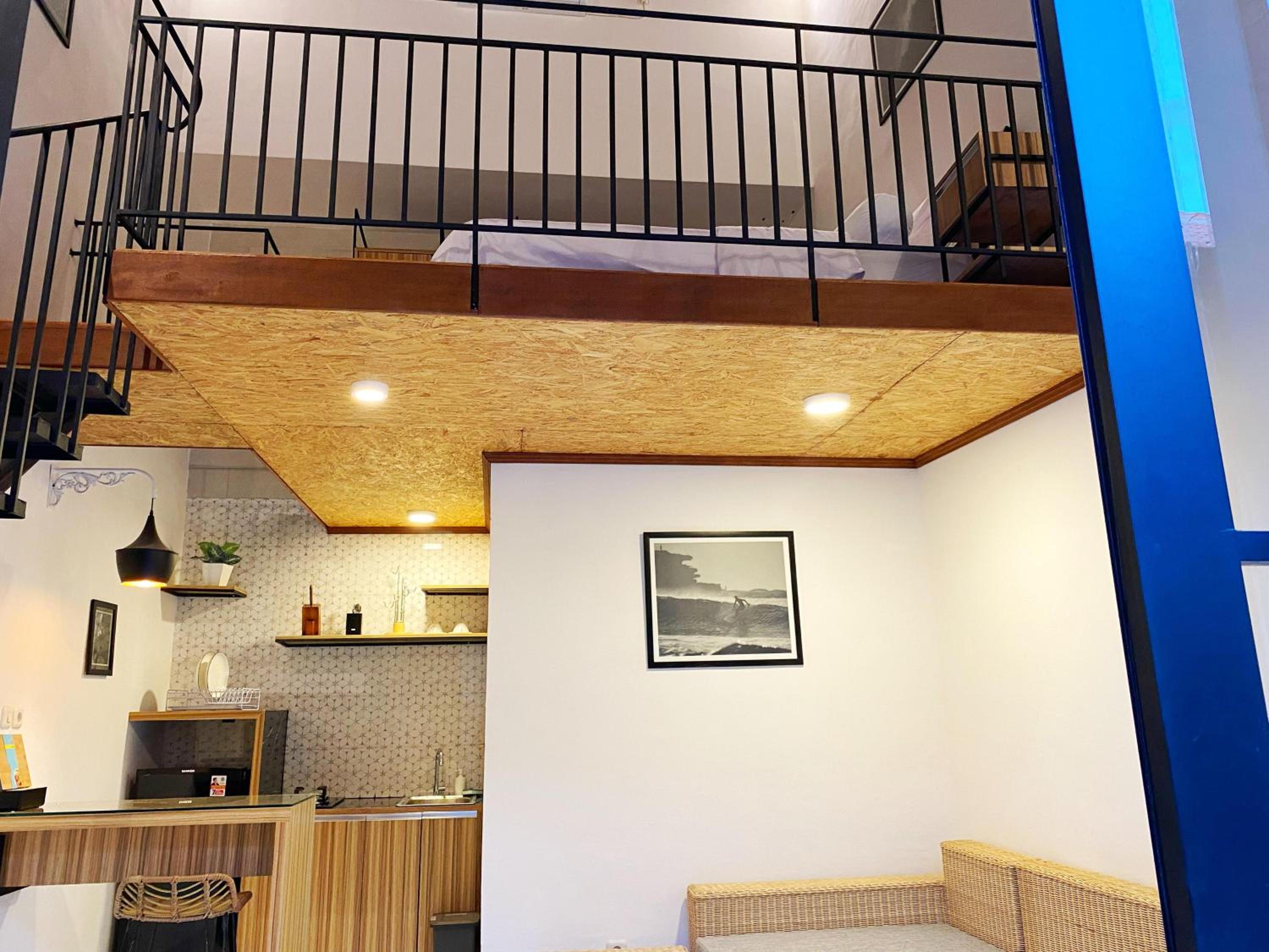 Loft - Photo 2