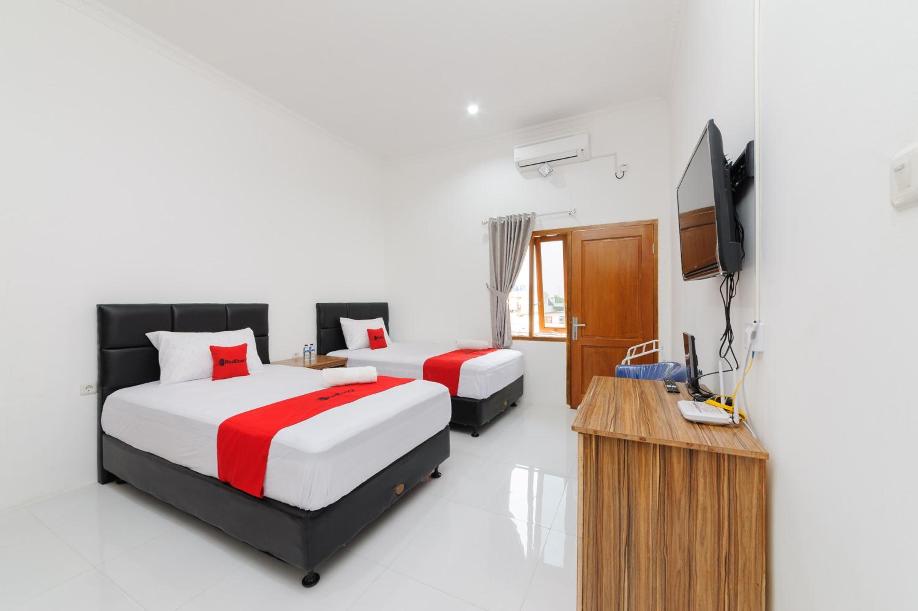Standard Twin Room - Photo 1