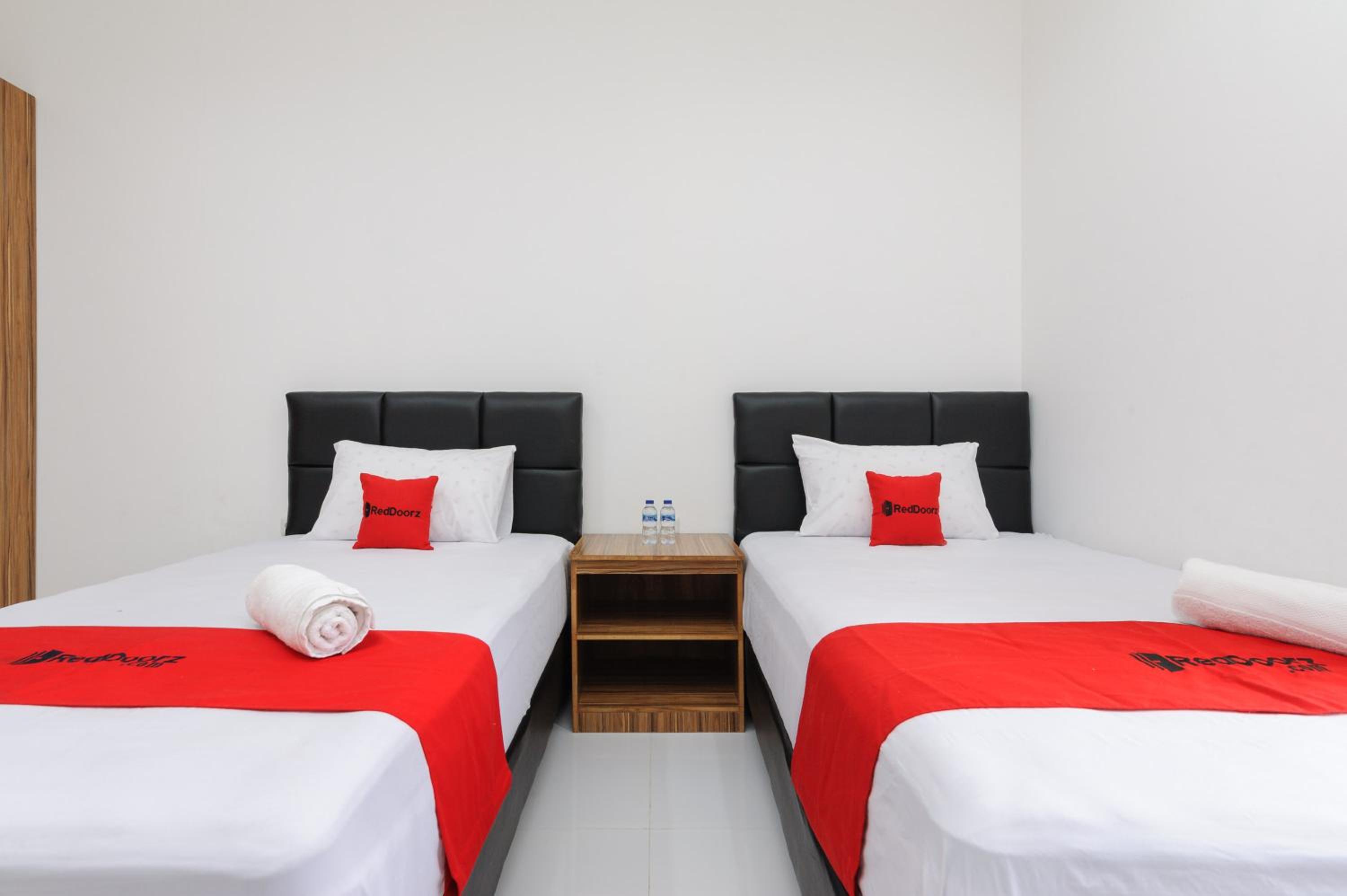 Standard Twin Room - Photo 2