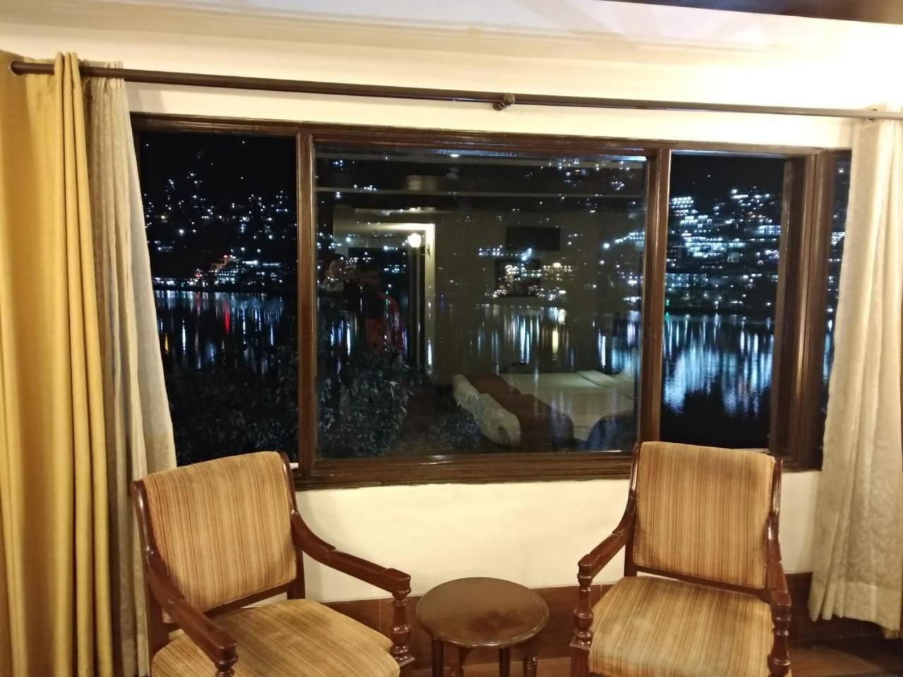 Queen Room with Balcony photo 3
