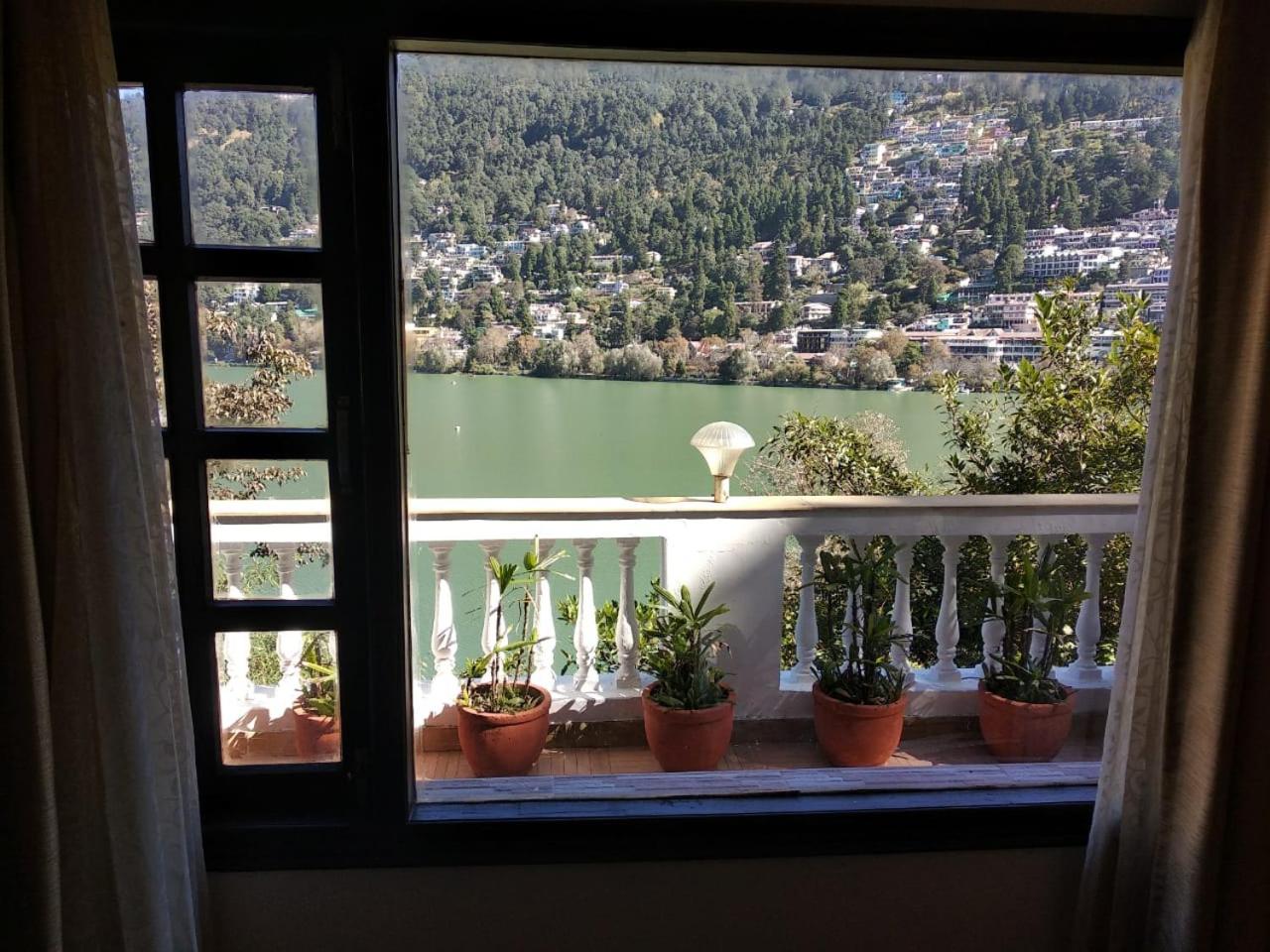 Queen Room with Balcony photo 2