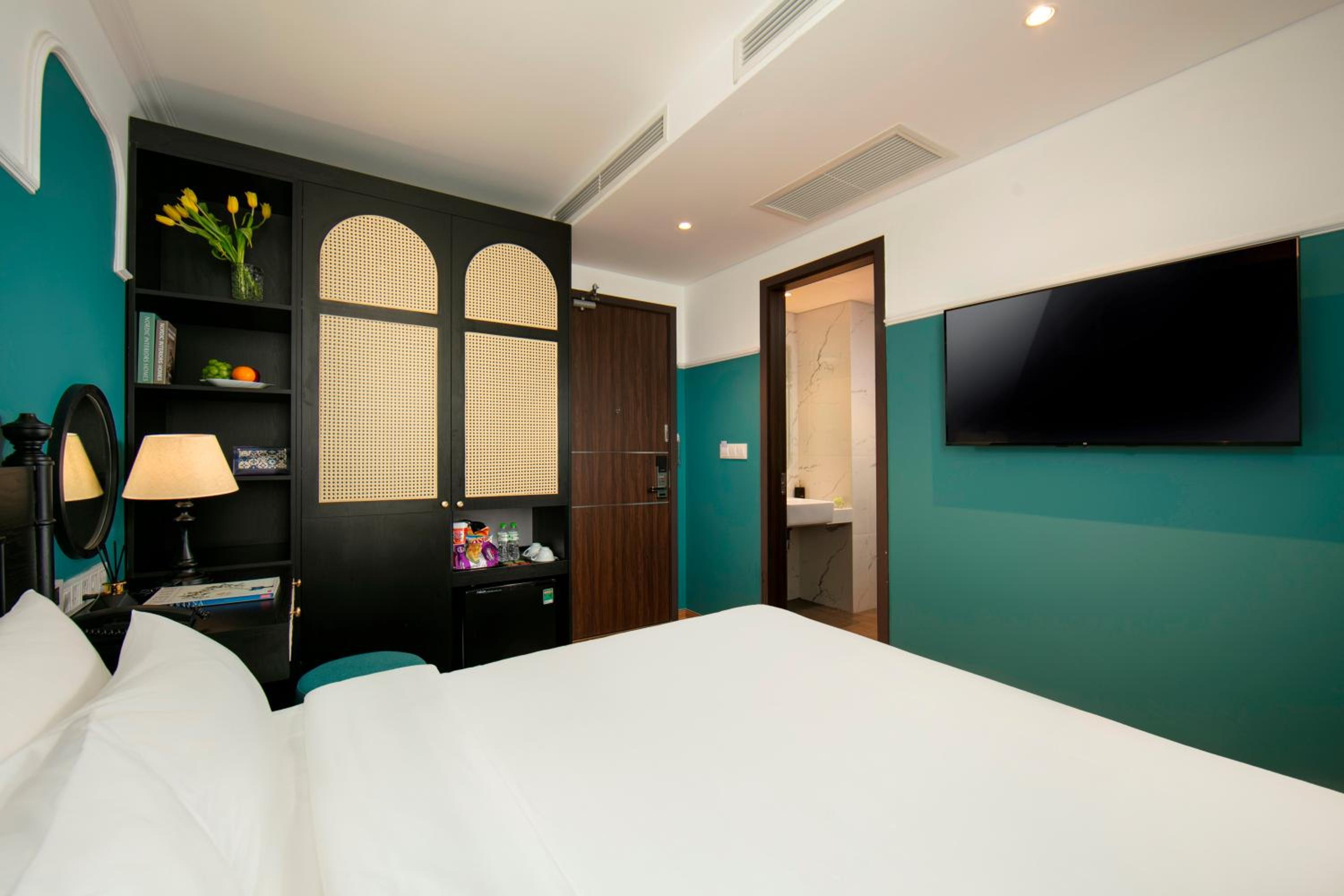 Deluxe Queen Room