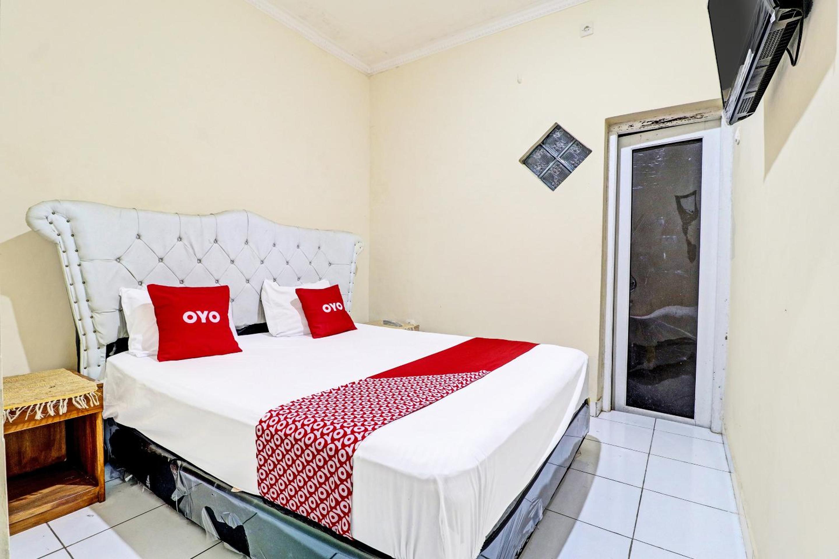 Standard Queen Room