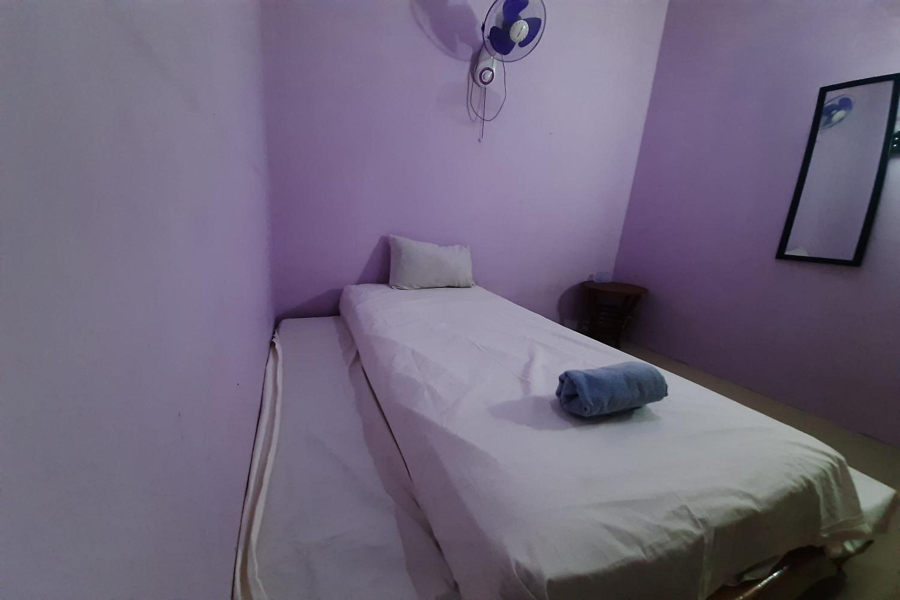 Small Single Room photo 2