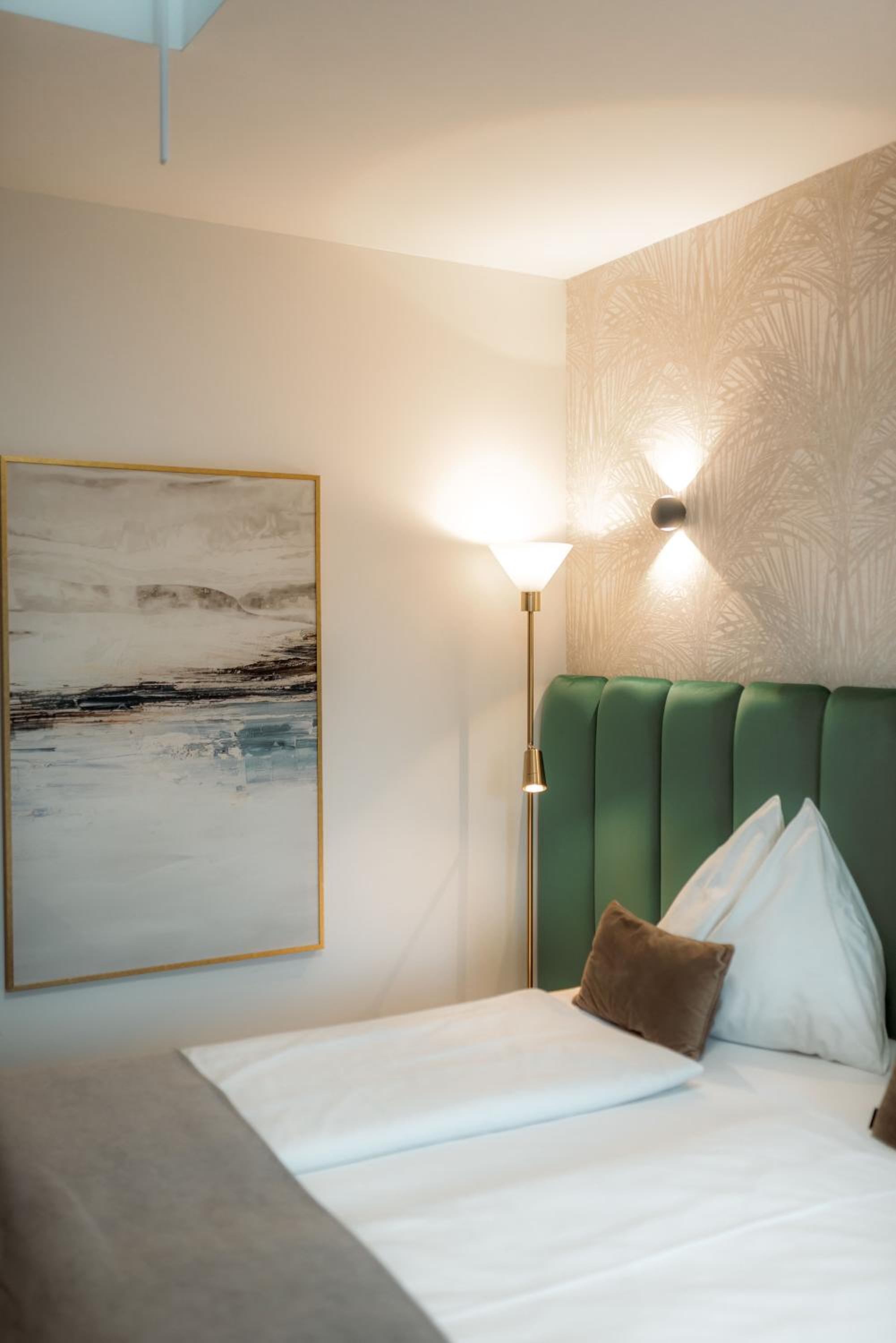 Standard Double or Twin Room - Photo 10