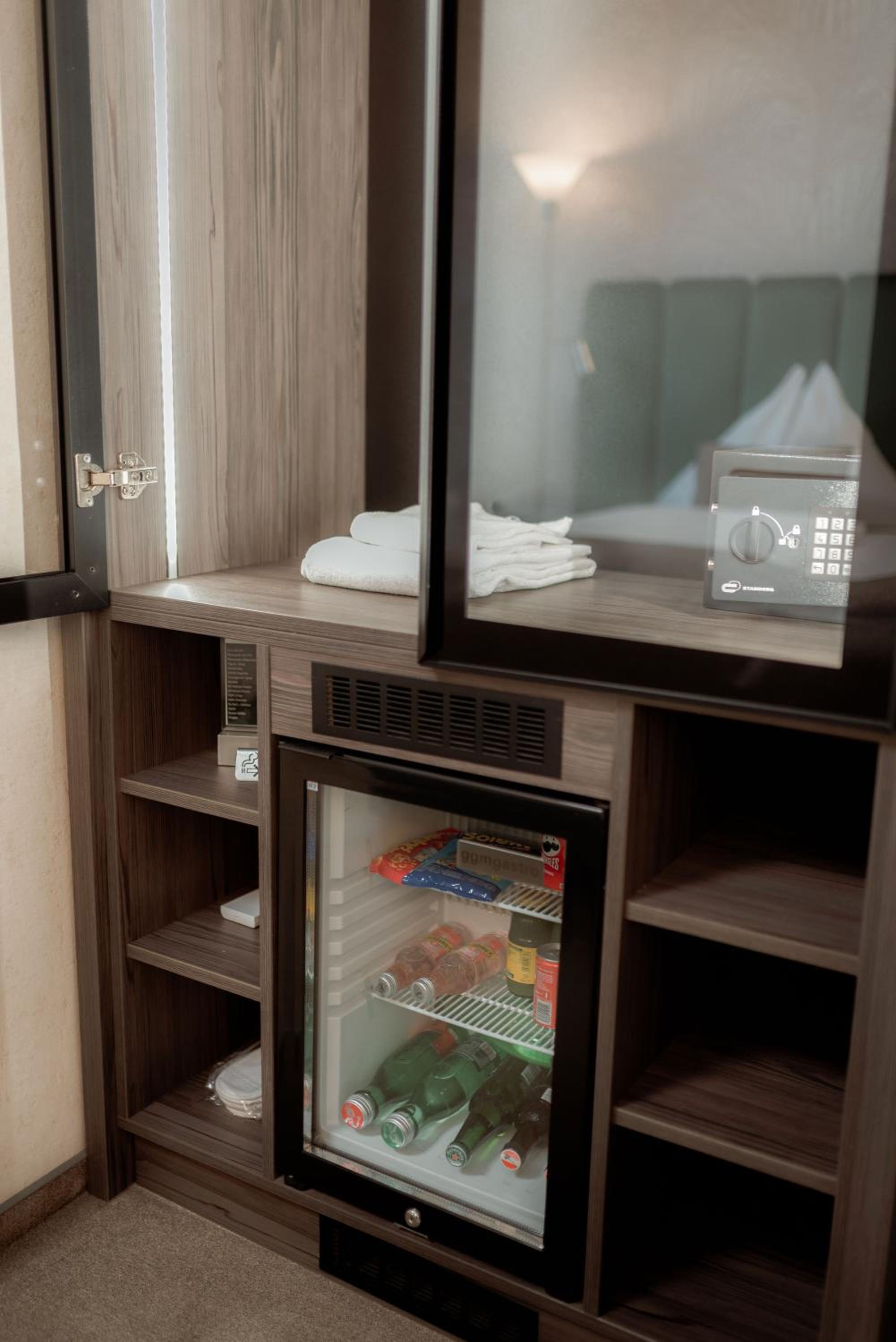 Standard Double or Twin Room - Photo 5