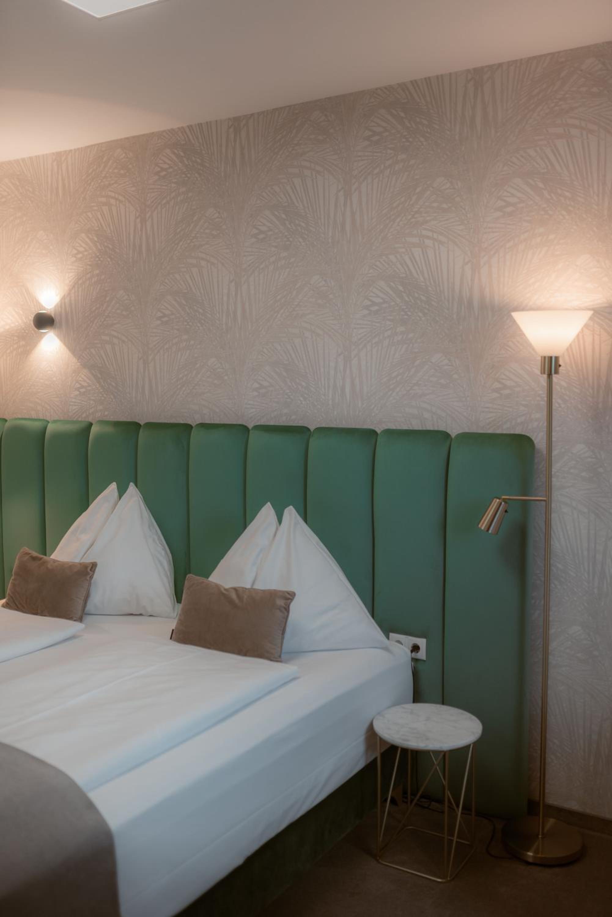 Standard Double or Twin Room - Photo 9