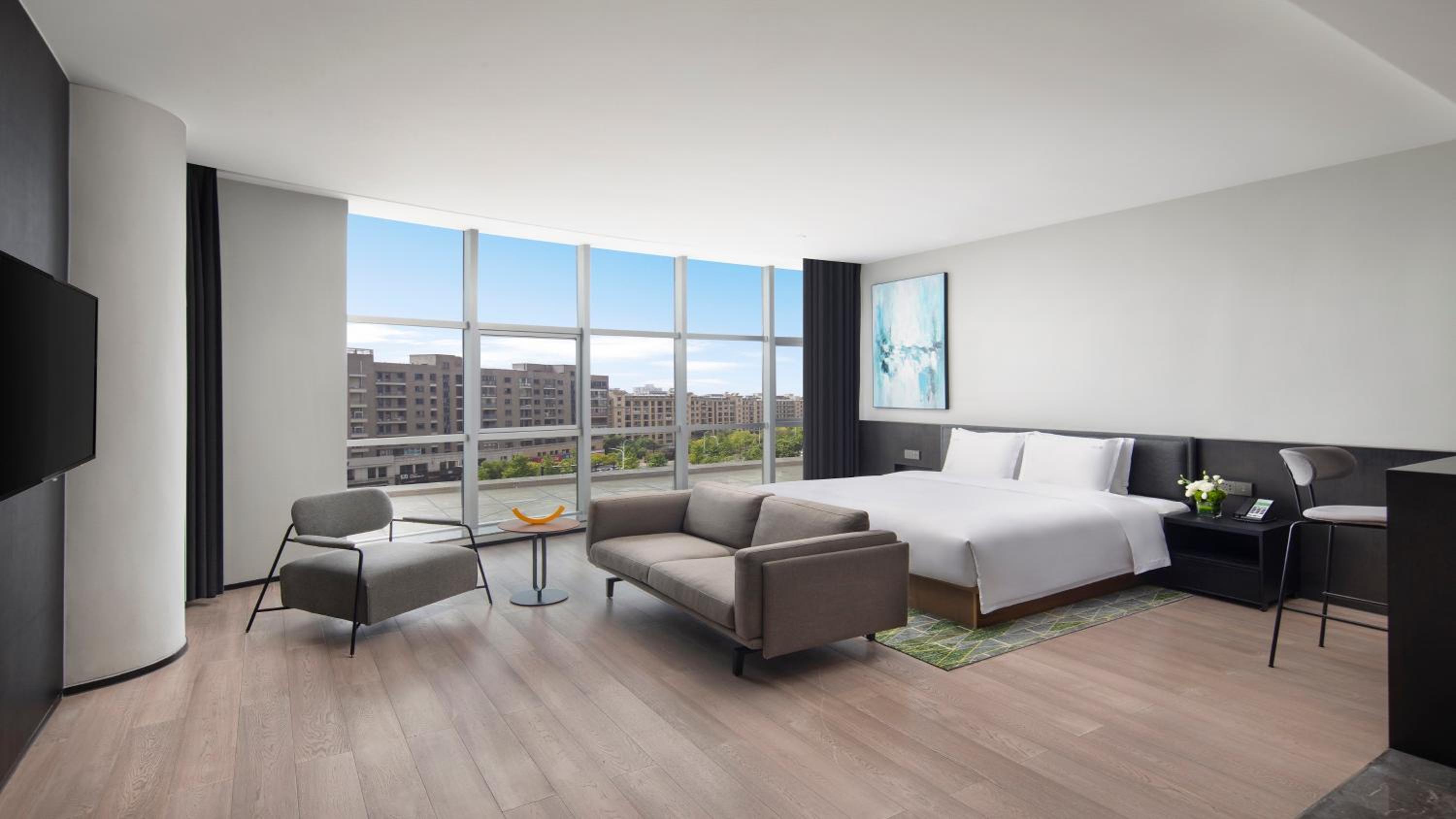 Premium King Room photo 2