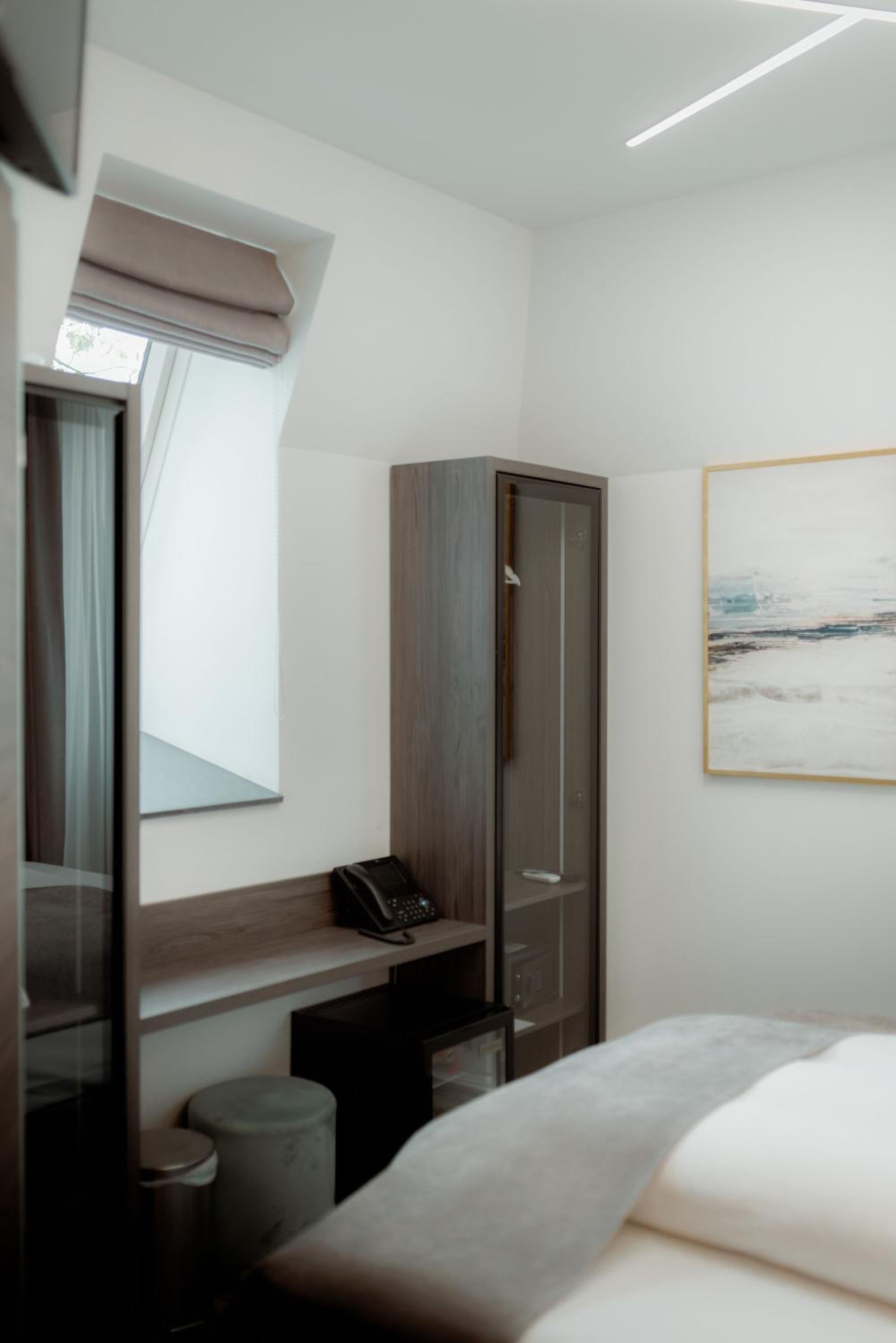 Standard Single Room with Shower photo 2