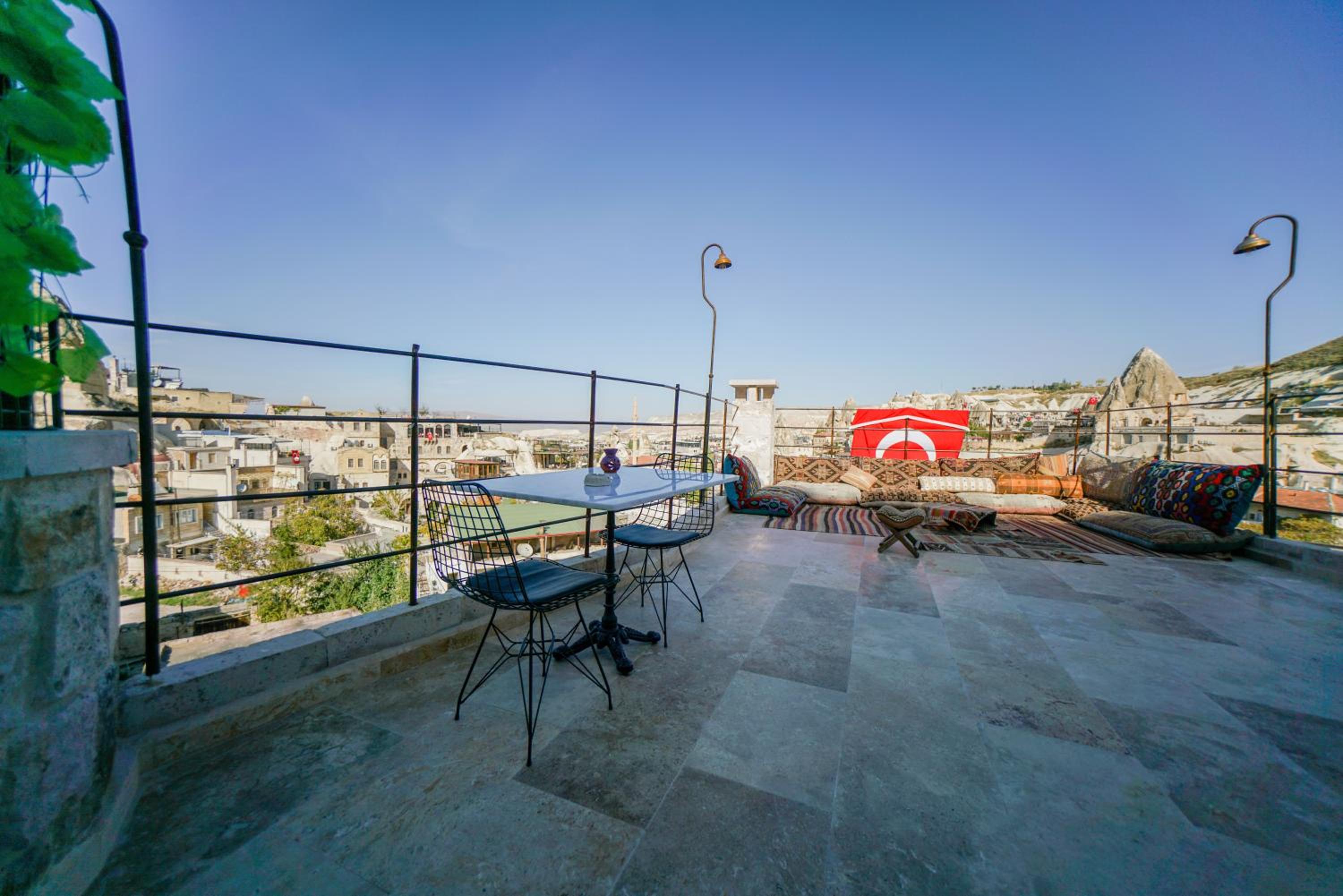 King Suite with Balcony - Photo 19