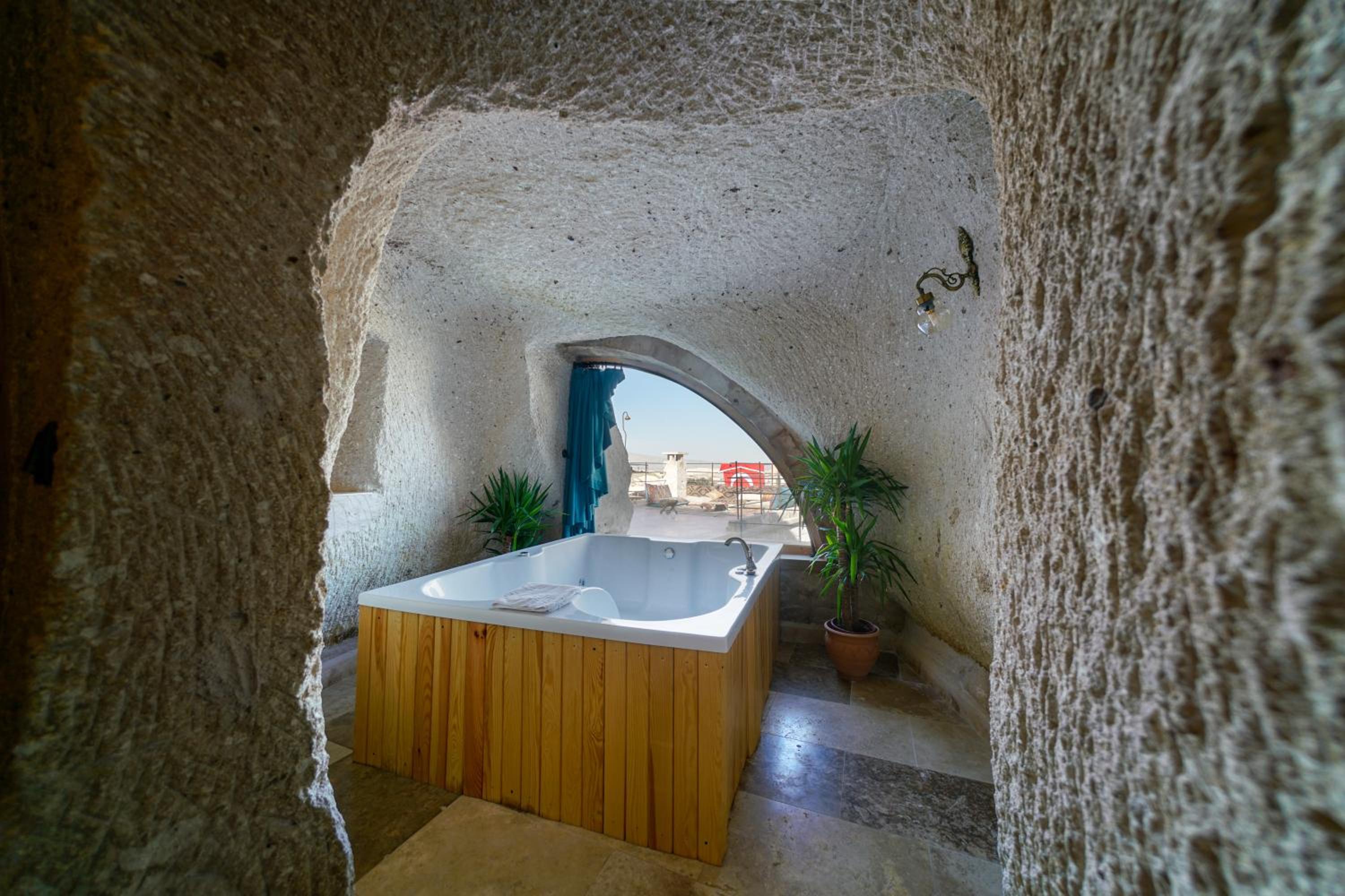 King Suite with Balcony - Photo 12