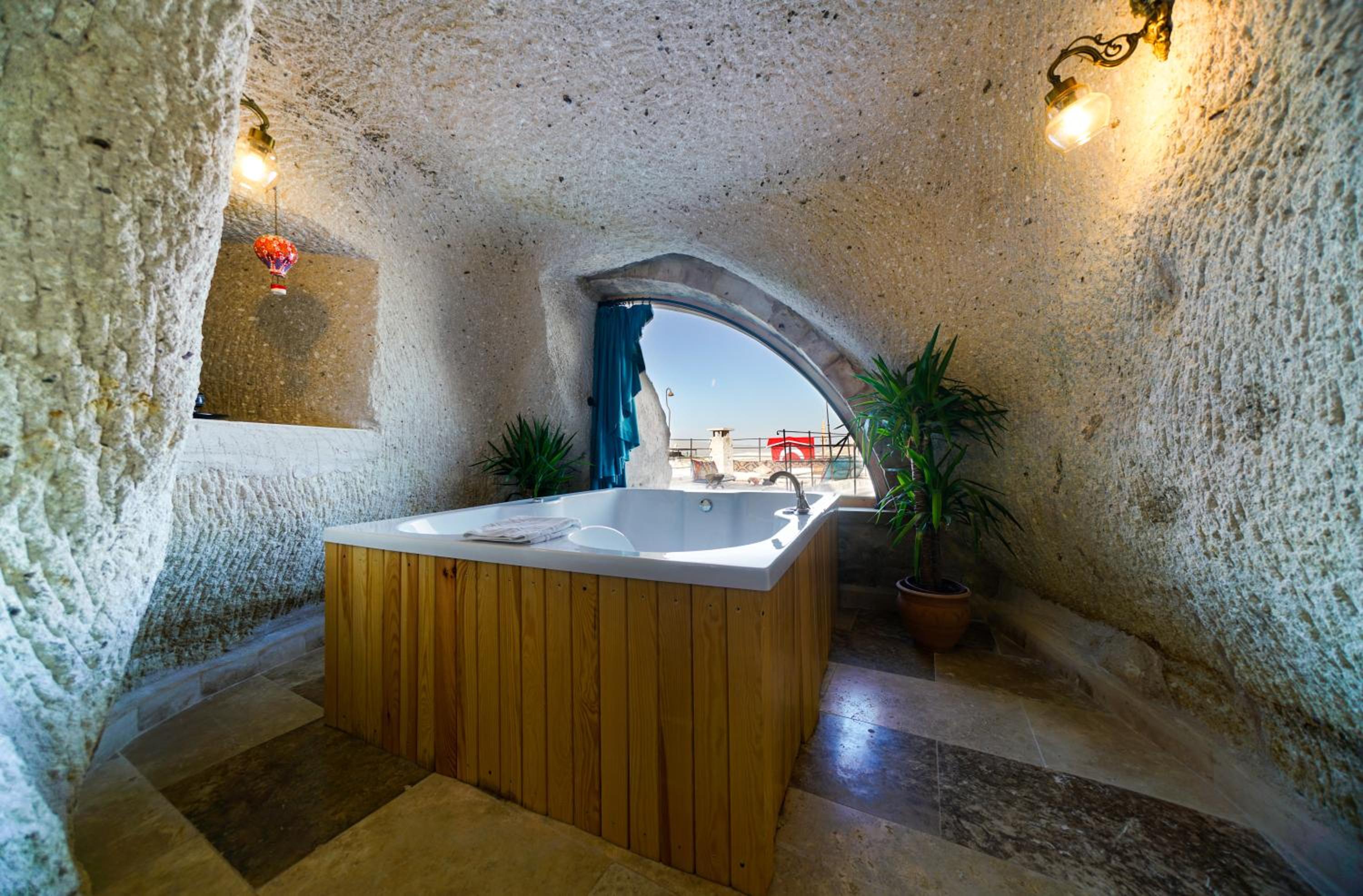 King Suite with Balcony - Photo 9