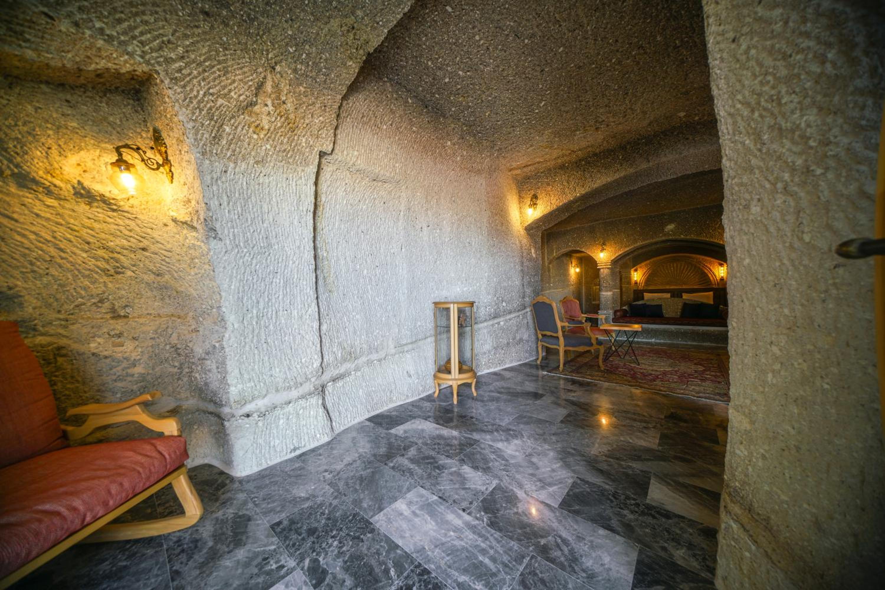 King Suite with Balcony - Photo 3