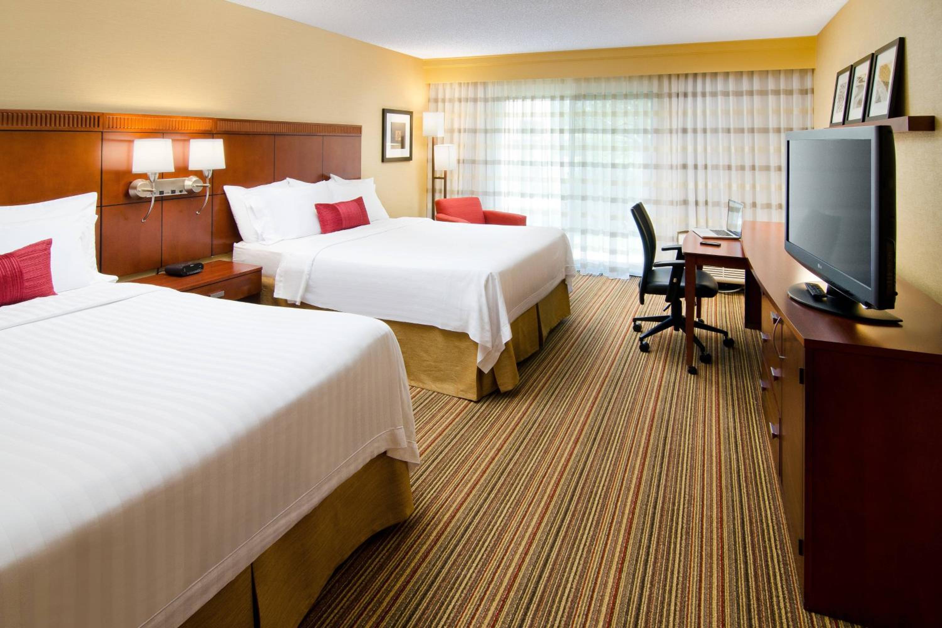 Double Room with Two Double Beds - Photo 3
