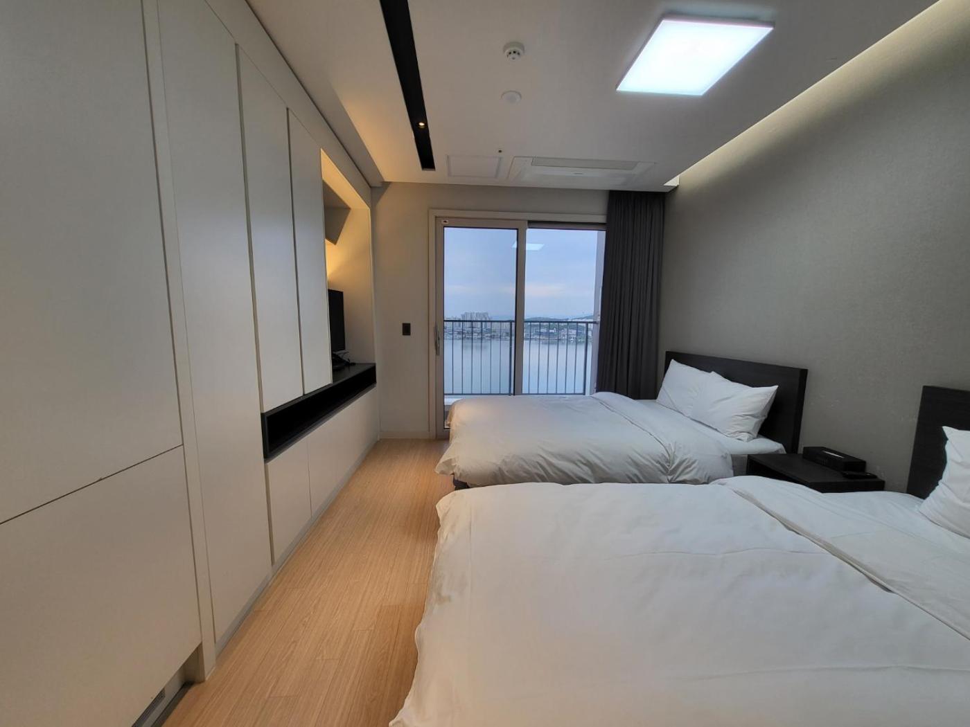 Deluxe Twin Room - Photo 2
