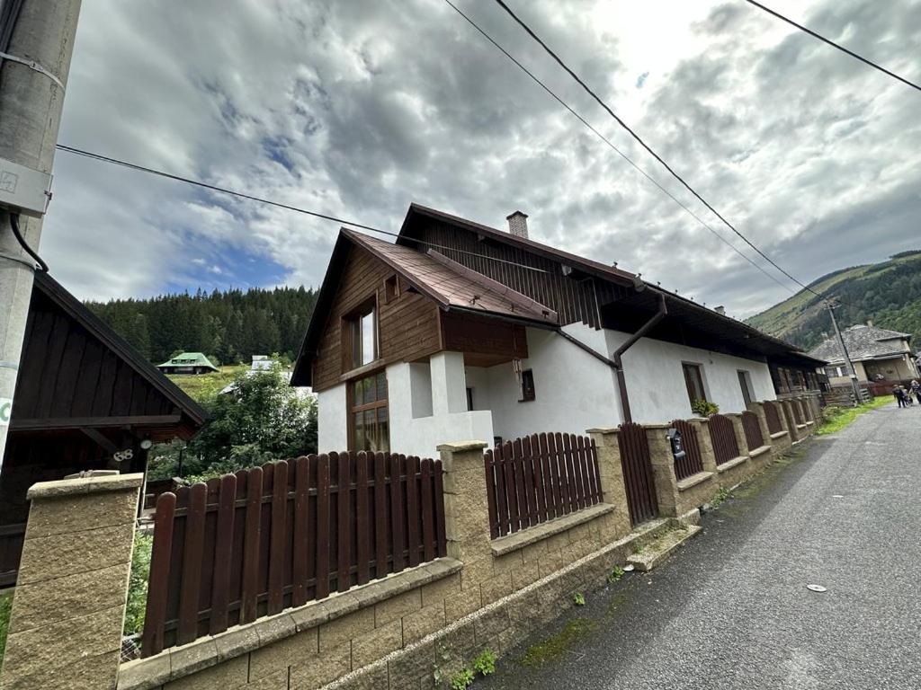 Three-Bedroom House photo 1