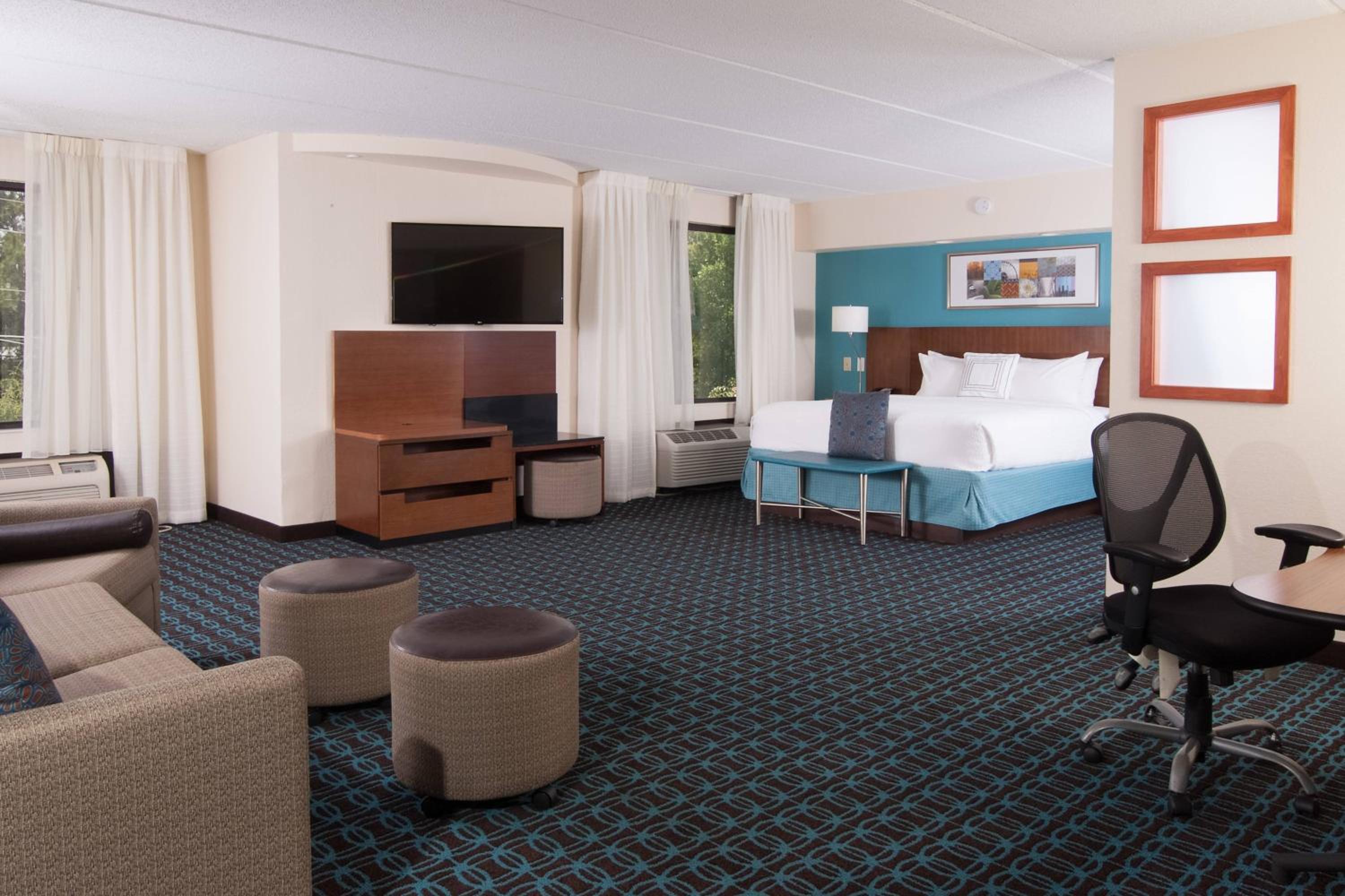 One-Bedroom Corner Deluxe Suite