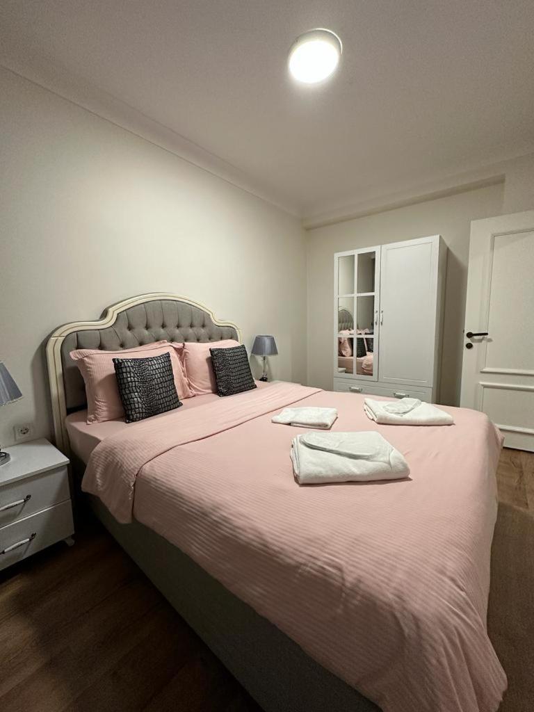 One-Bedroom Apartment with City View