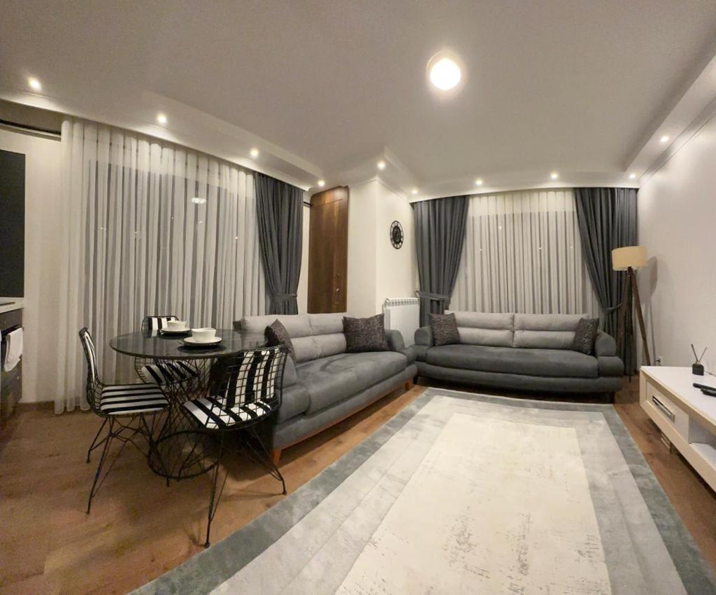 Two-Bedroom Deluxe Apartment photo 2