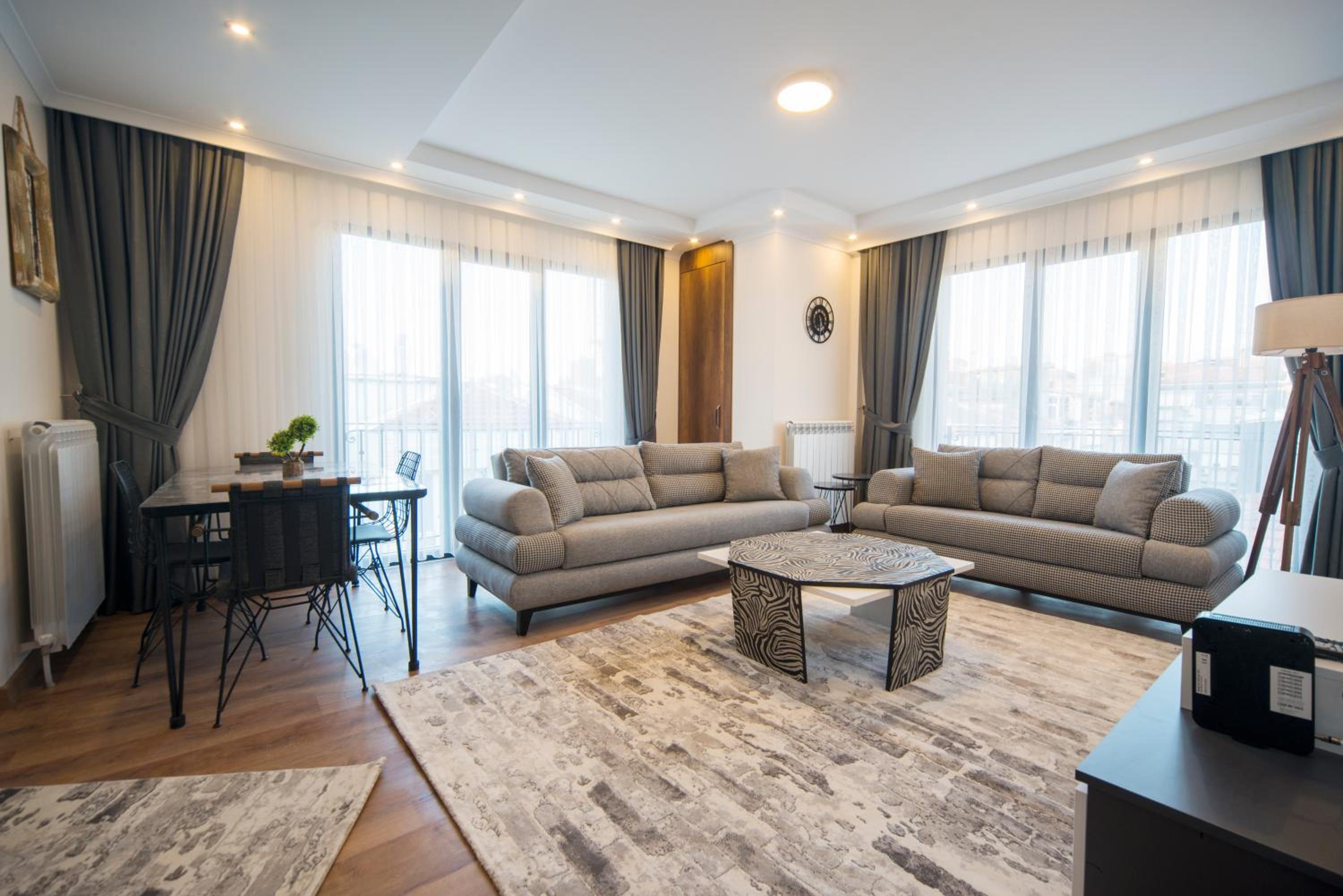 Two-Bedroom Deluxe Apartment with Balcony photo 2