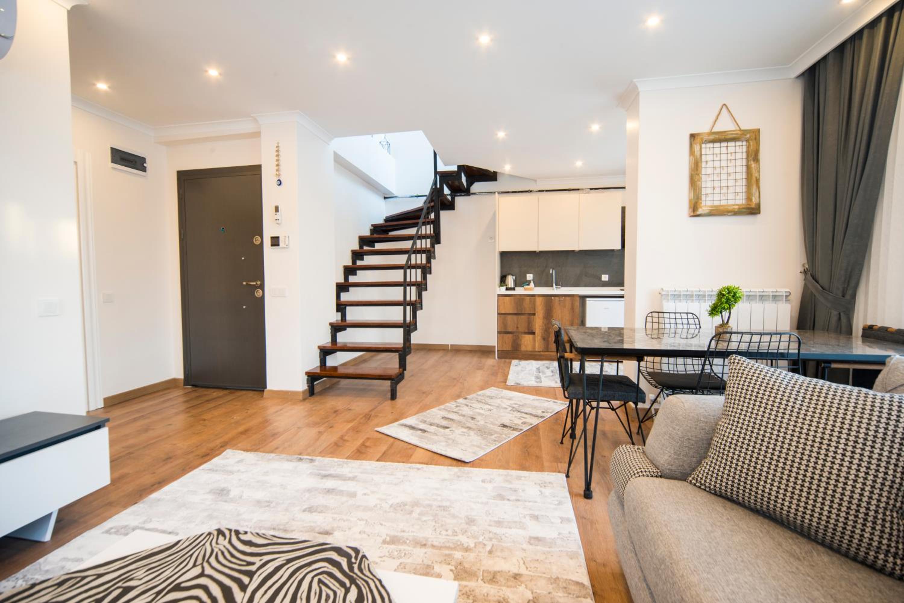 Two-Bedroom Deluxe Apartment with Balcony photo 3