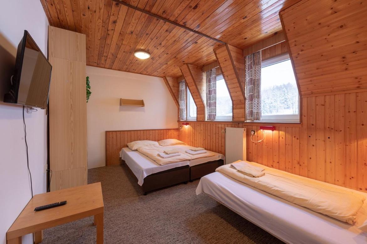 Double Room With Extra Bed photo 1