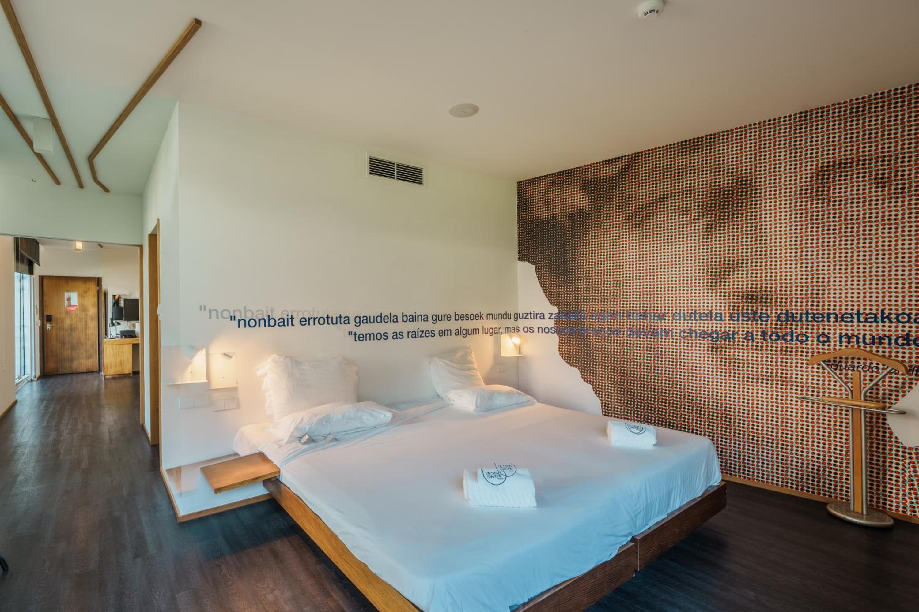 Family Room with Spa Access - Photo 5