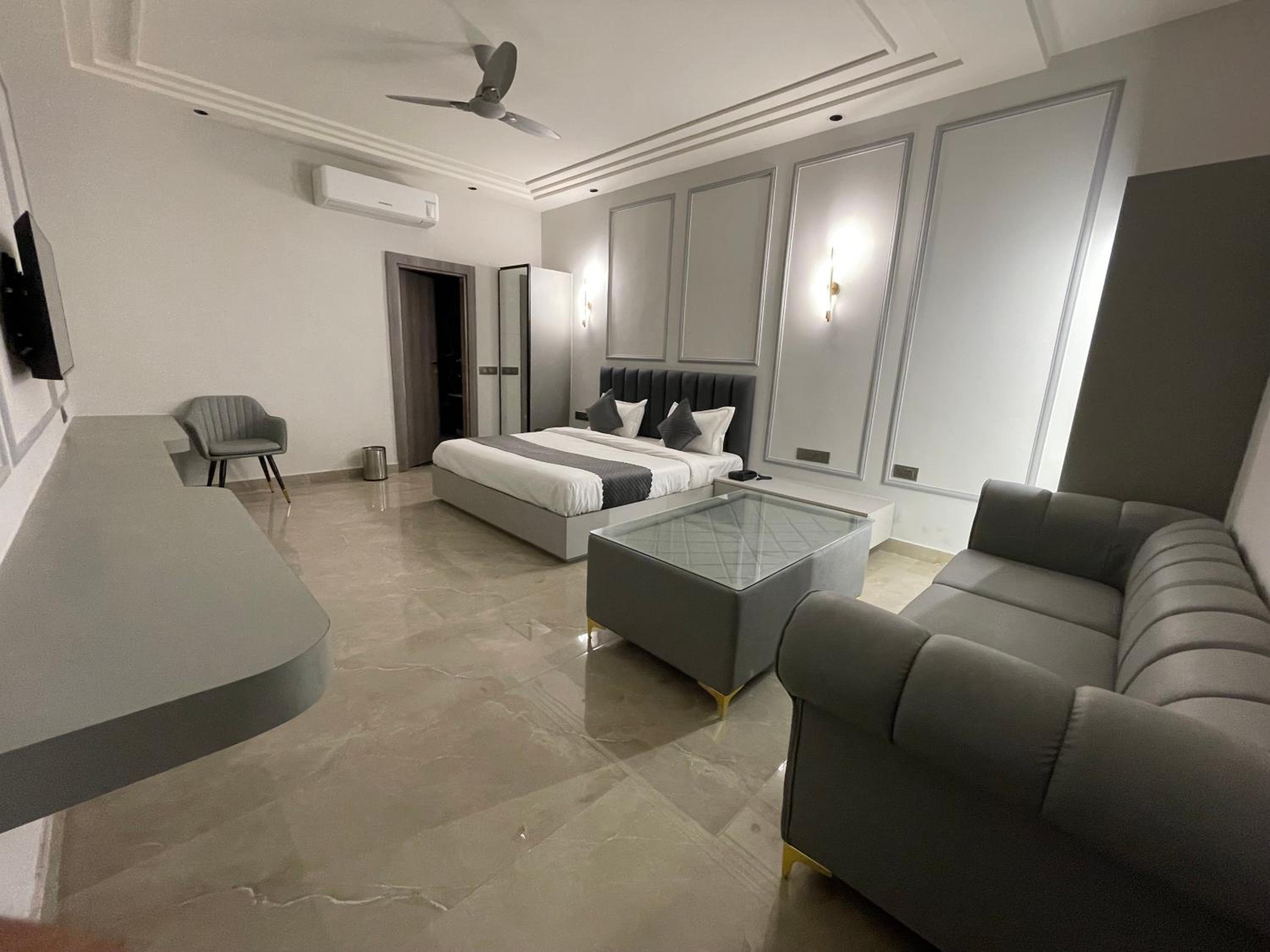 Superior King Suite