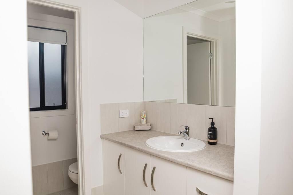 Three-Bedroom House photo 2