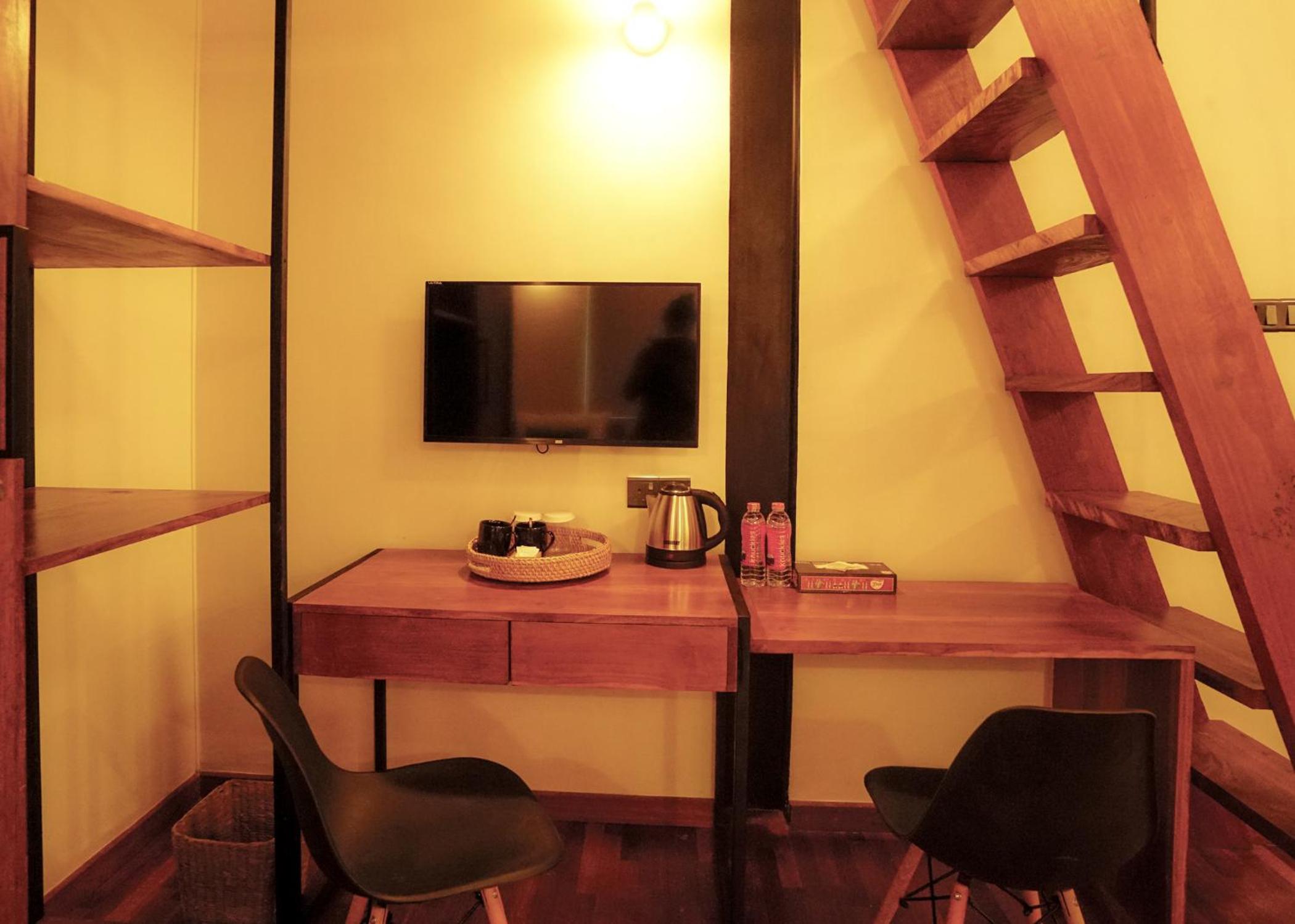 Superior Family Room - Photo 9