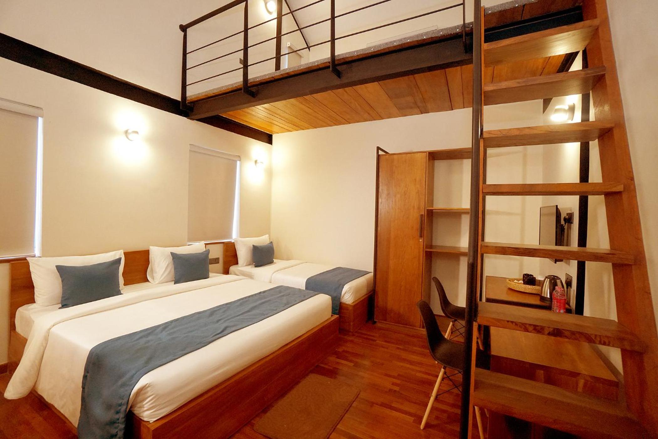Superior Family Room - Photo 1