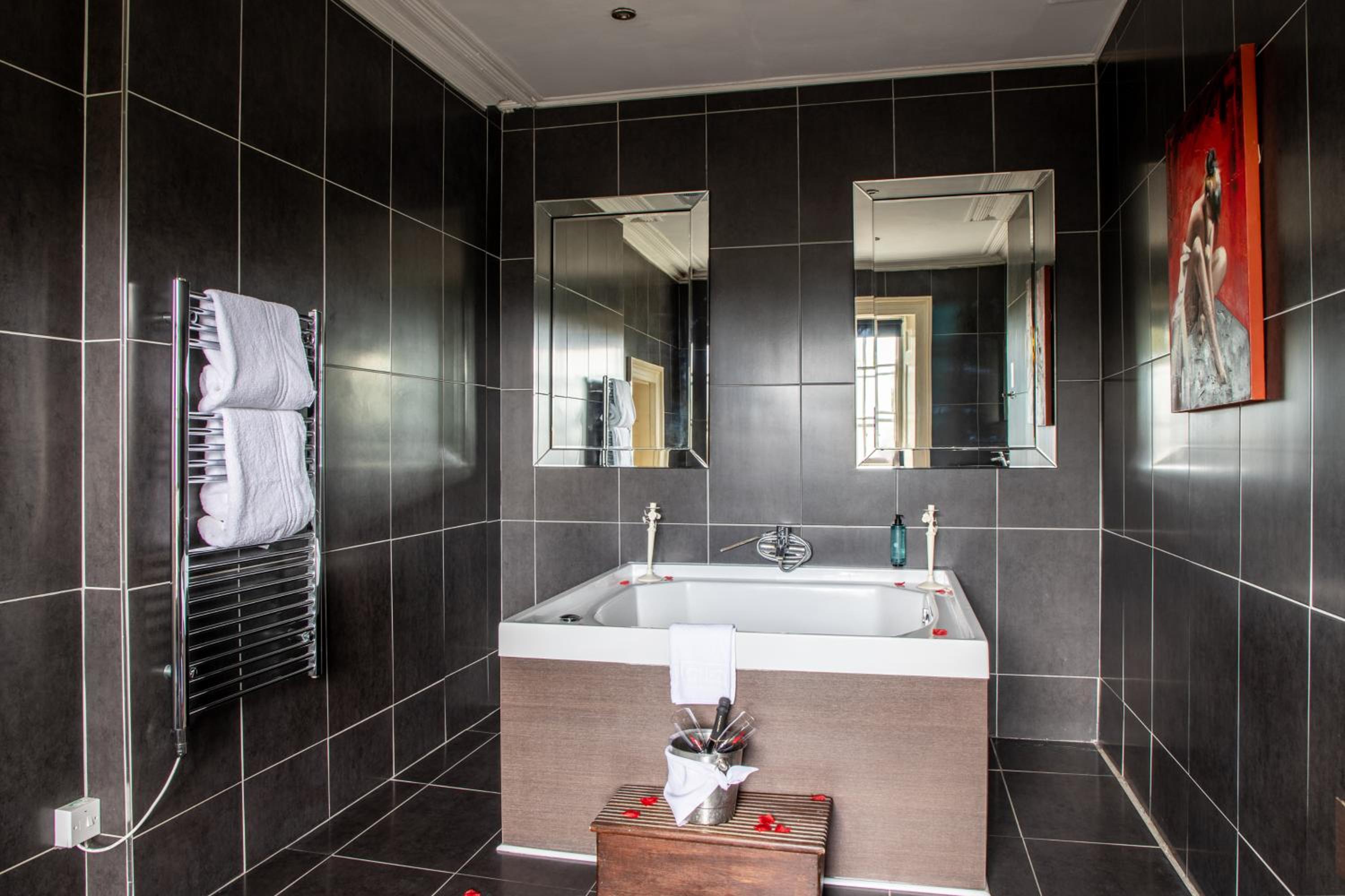 Bridal Suite - Photo 13
