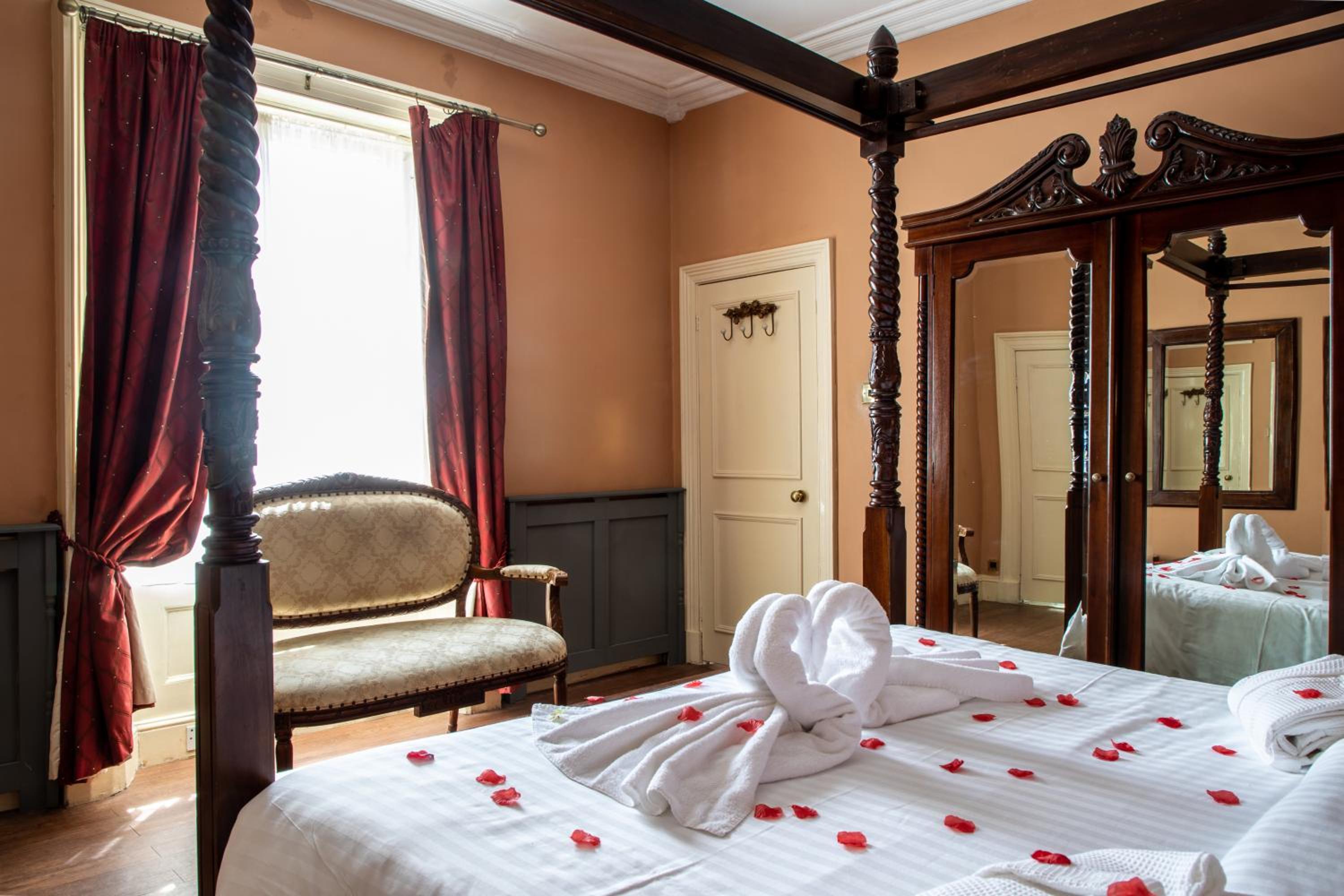 Bridal Suite - Photo 11