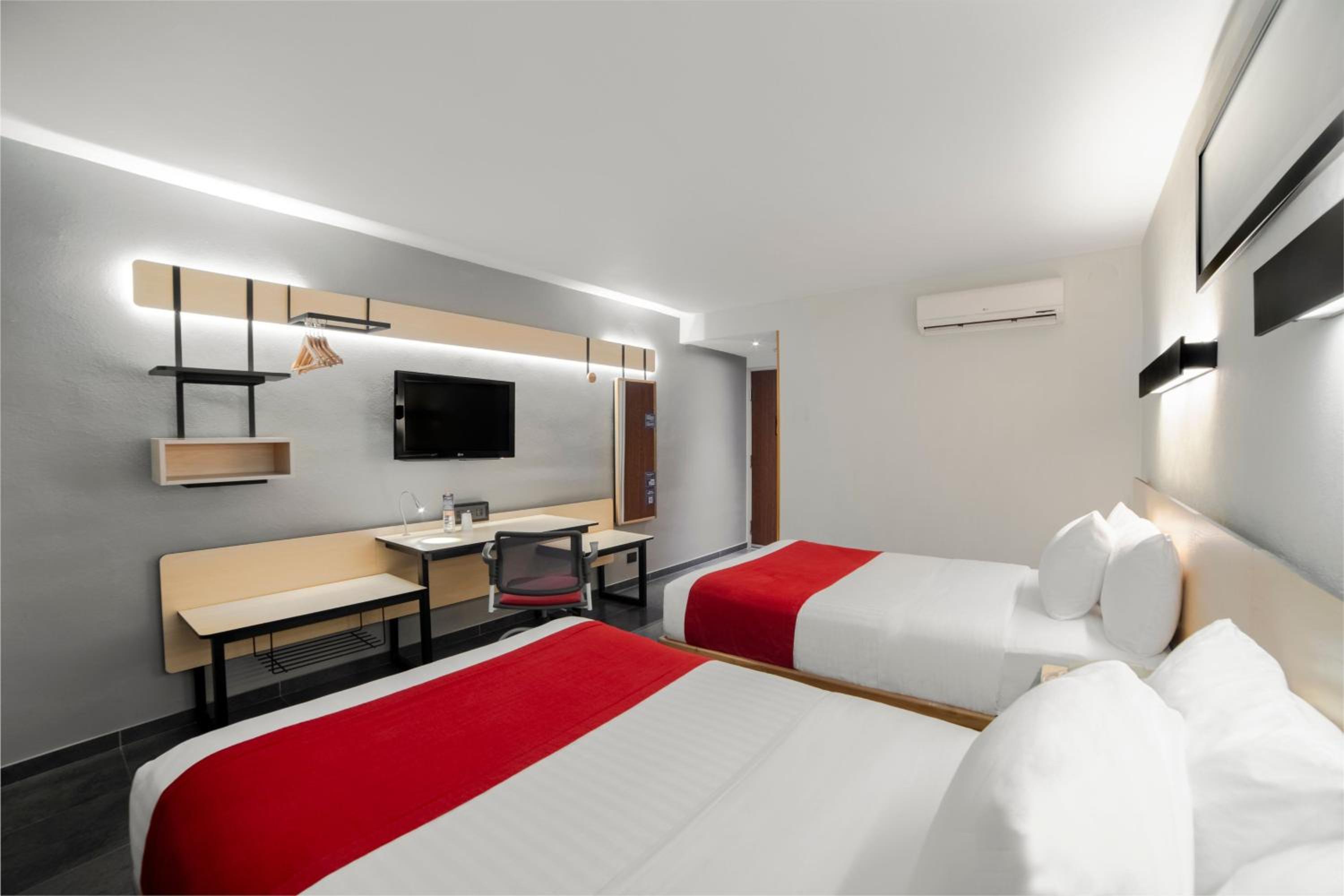 Double Room with Two Double Beds photo 3