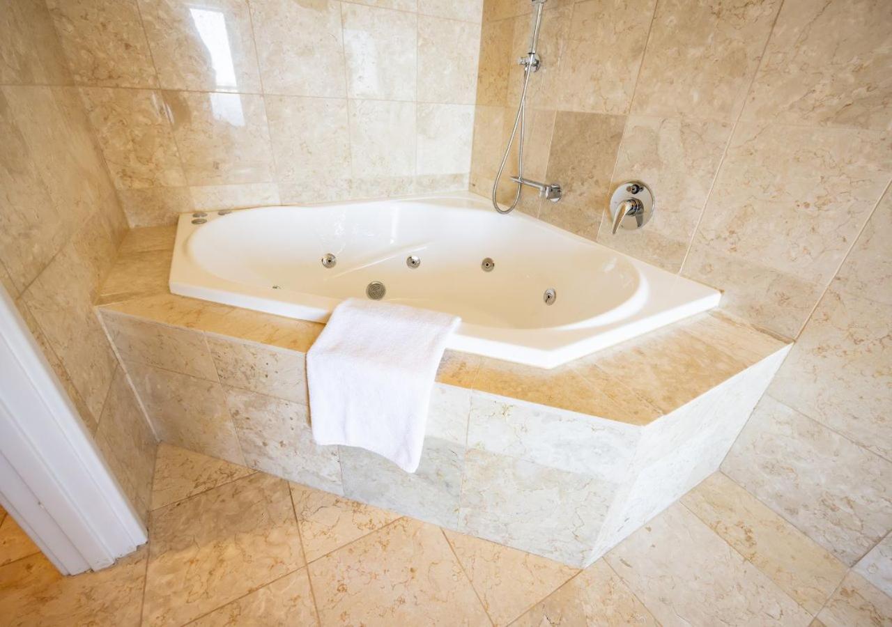 Swan River Suite