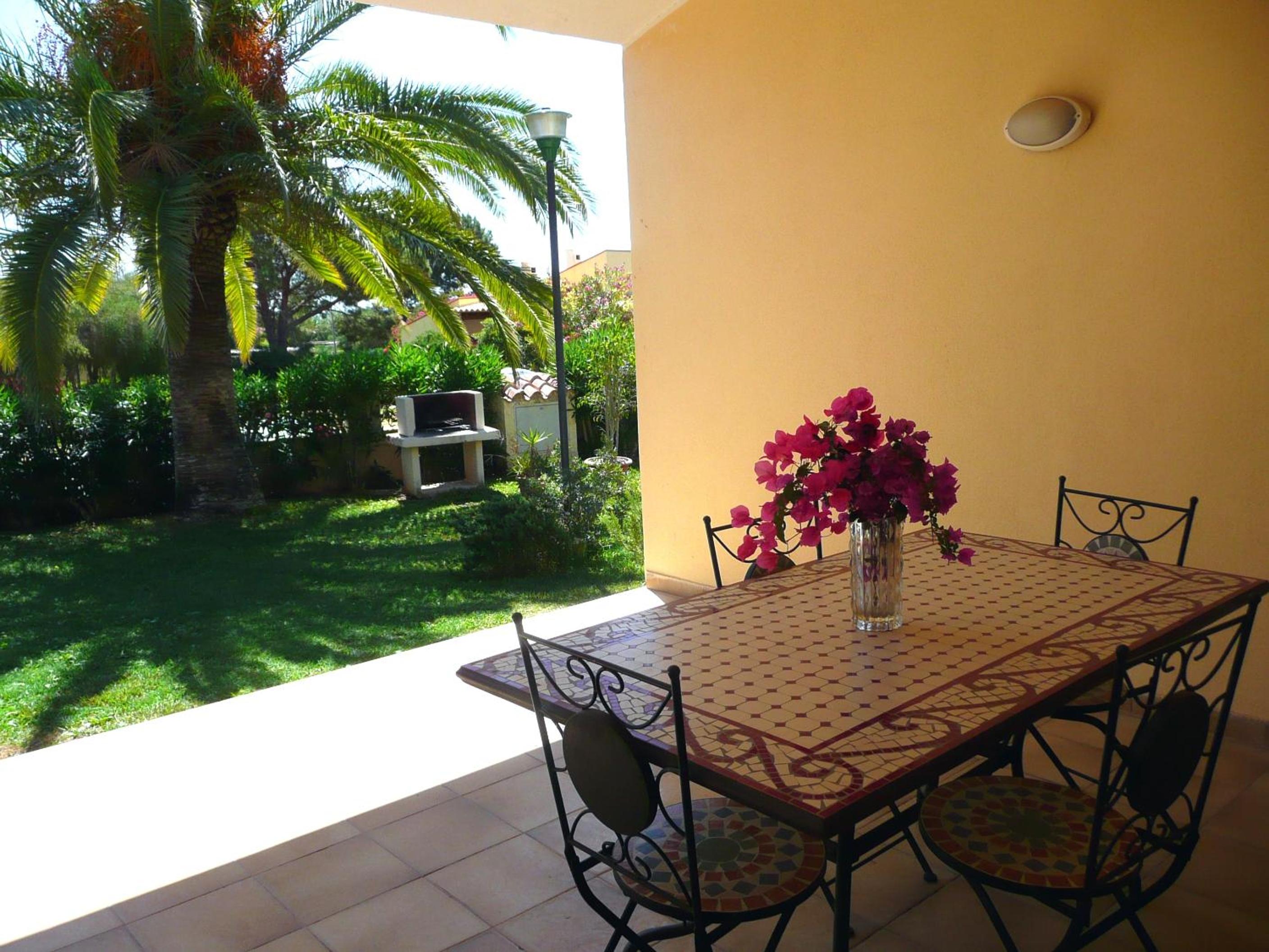 Two-Bedroom Apartment (6 Adults) - Via Delle Tuie photo 3