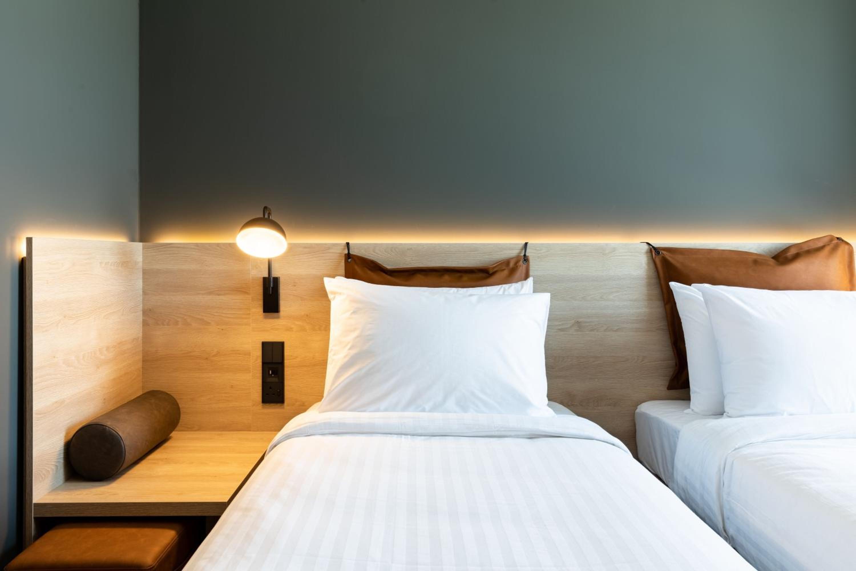 Moxy Twin Room - Photo 11