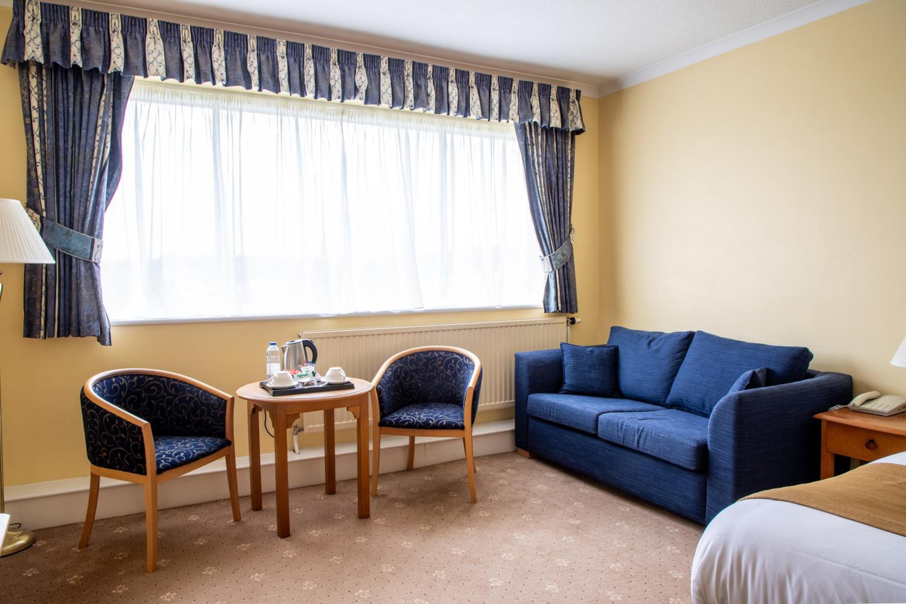 Superior Queen Room with Queen Bed - Non-Smoking - Photo 1