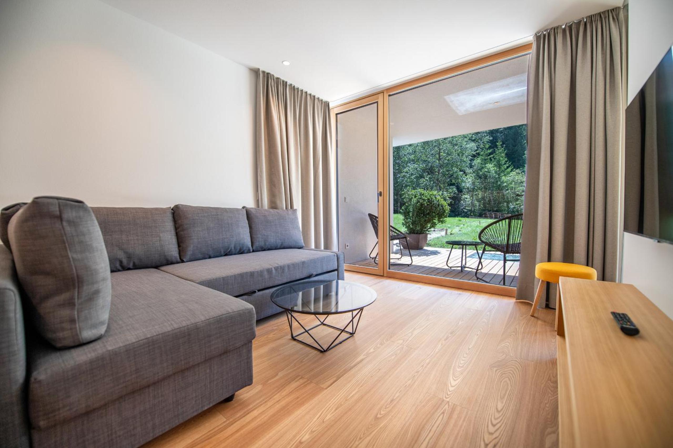 Apartment with Garden View