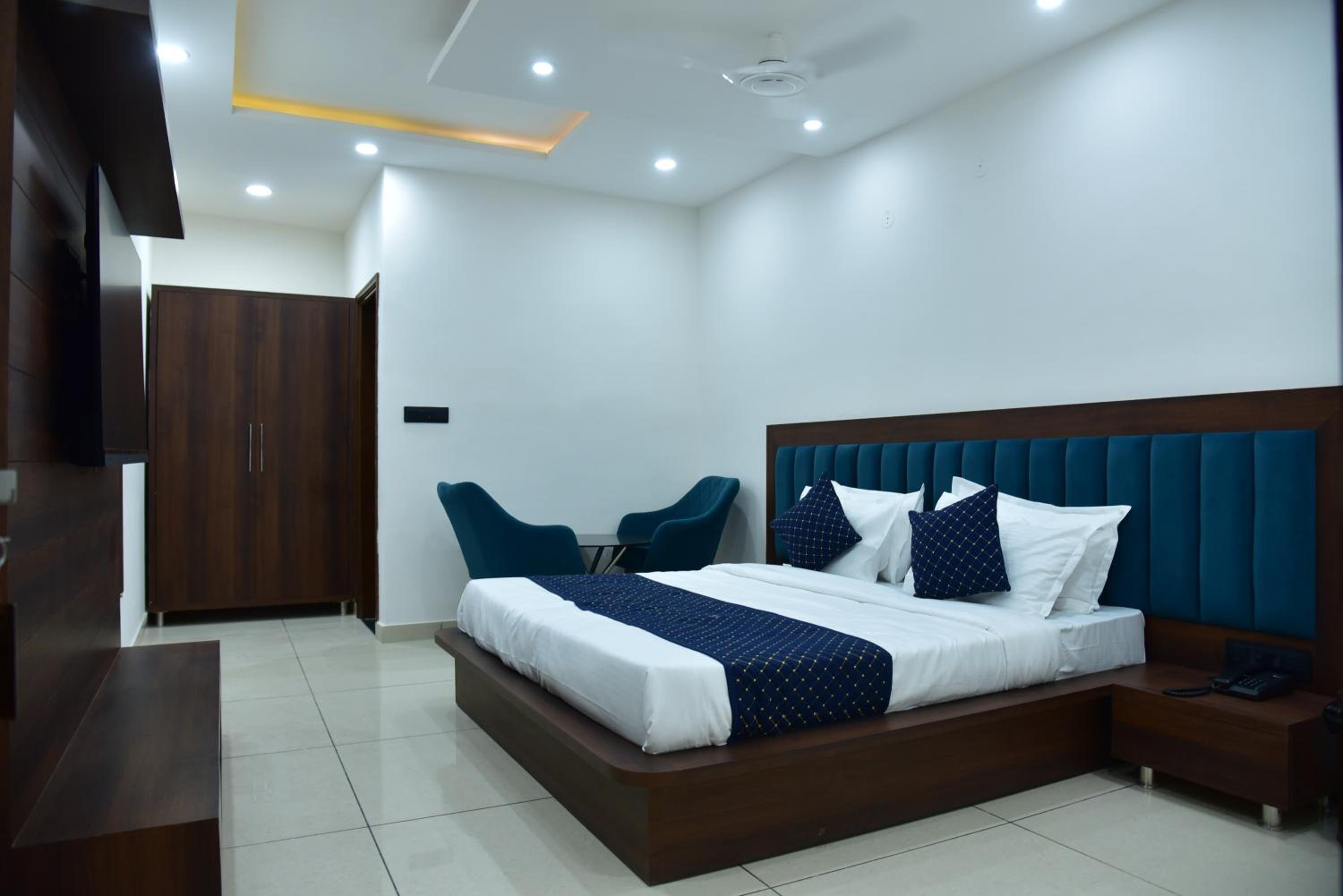 Double Room With Private Bathroom photo 2