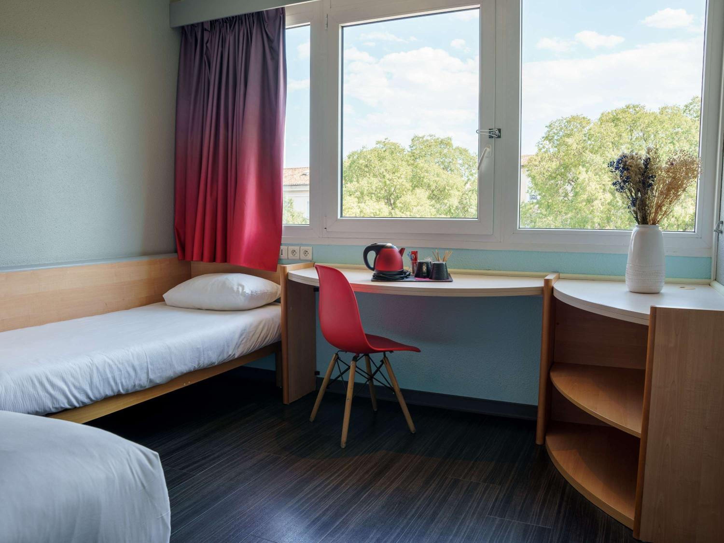 Standard Room with One Double Bed and One Single Bed - Photo 6
