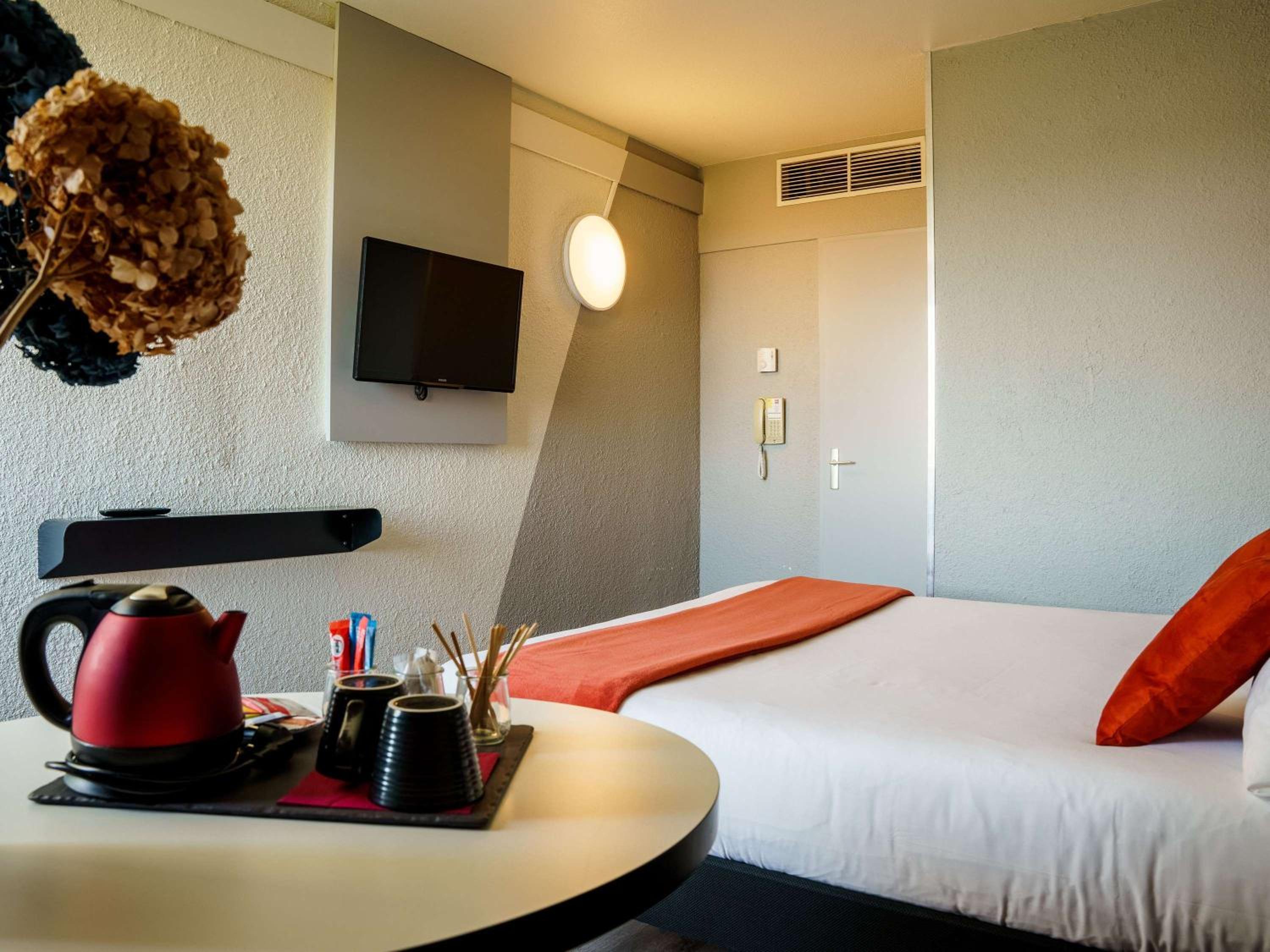 Standard Room with One Double Bed and One Single Bed - Photo 4
