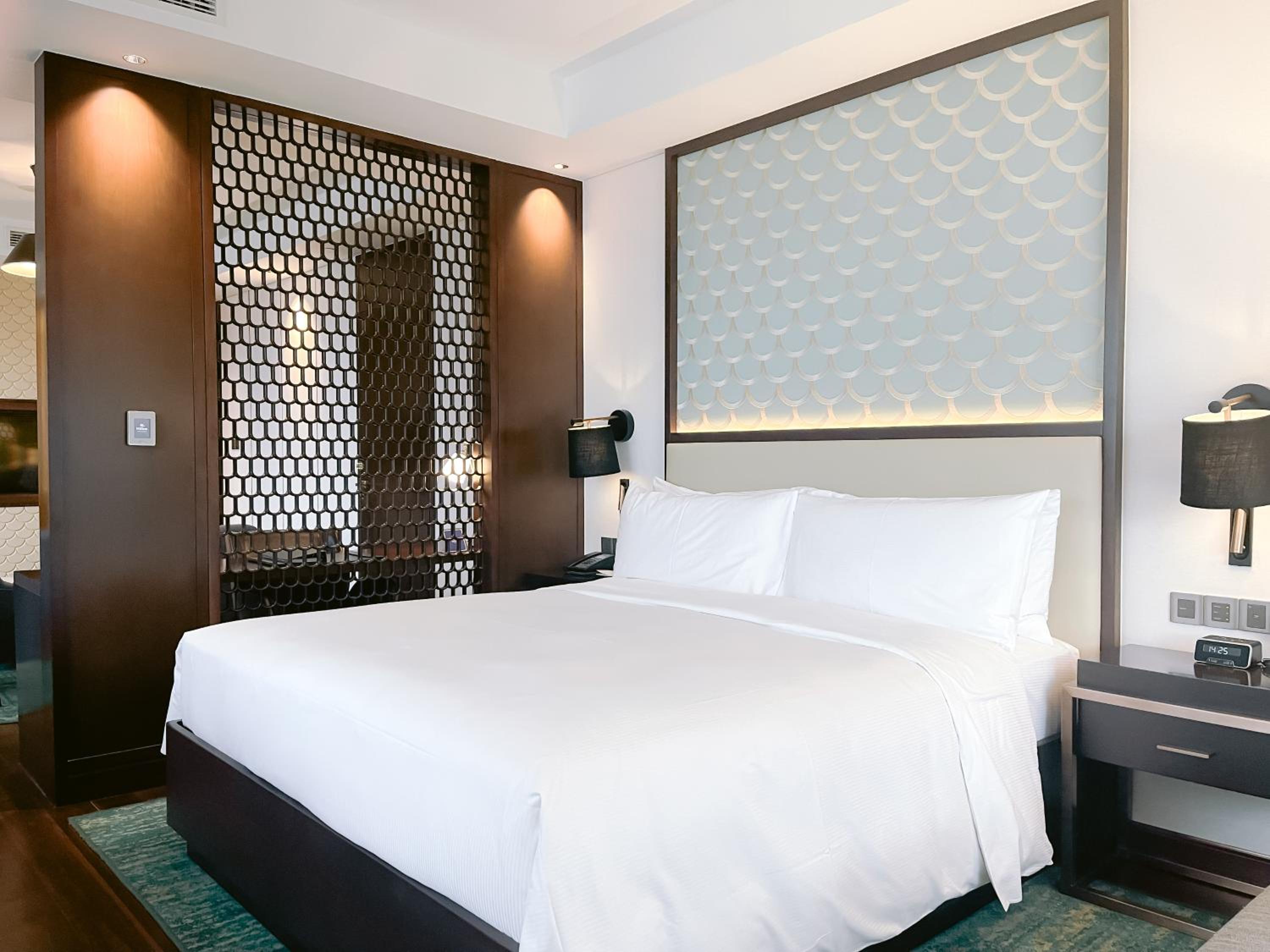 One-Bedroom King Suite with River View photo 3