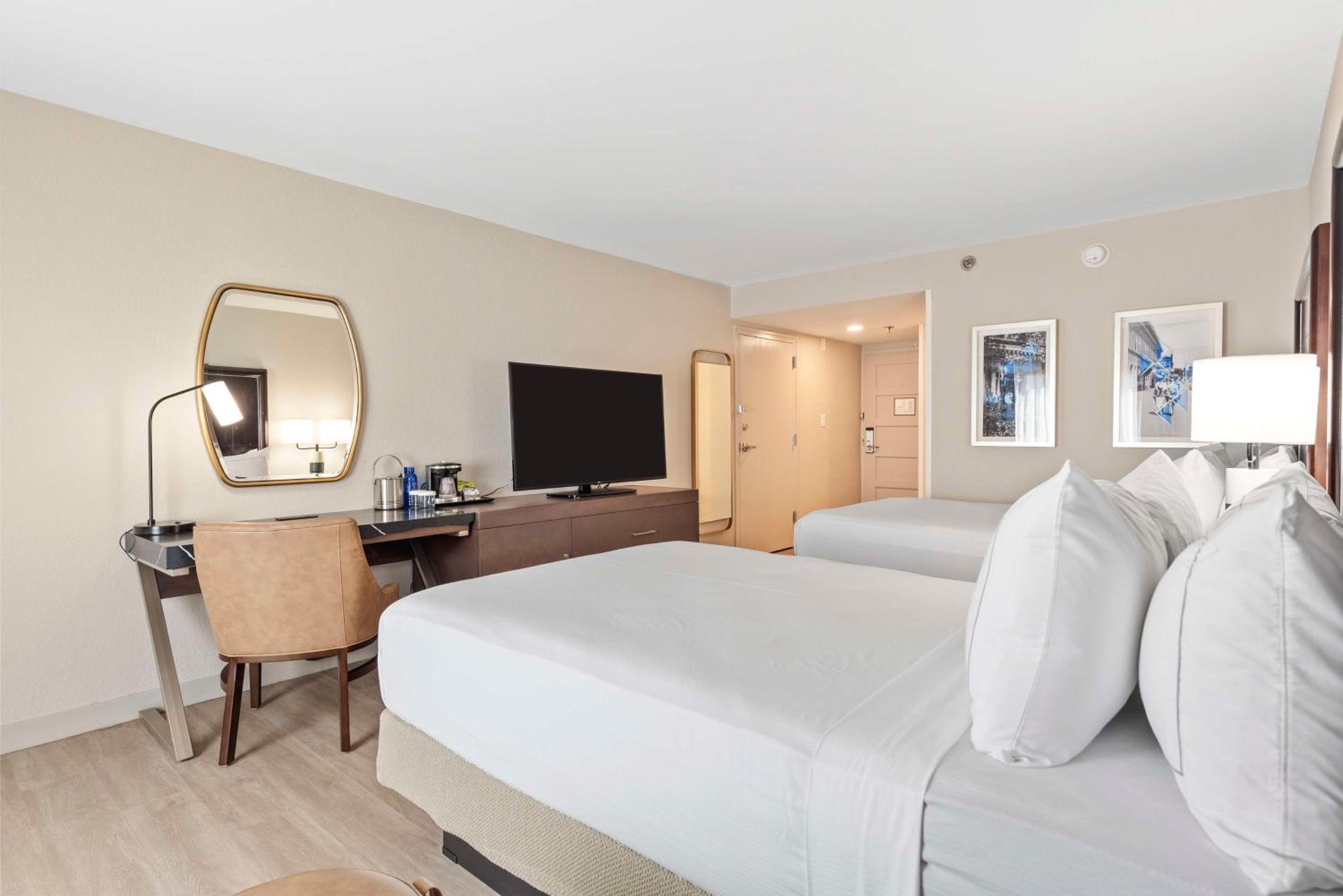 Room with Two Double Beds - Non-Smoking - Photo 5