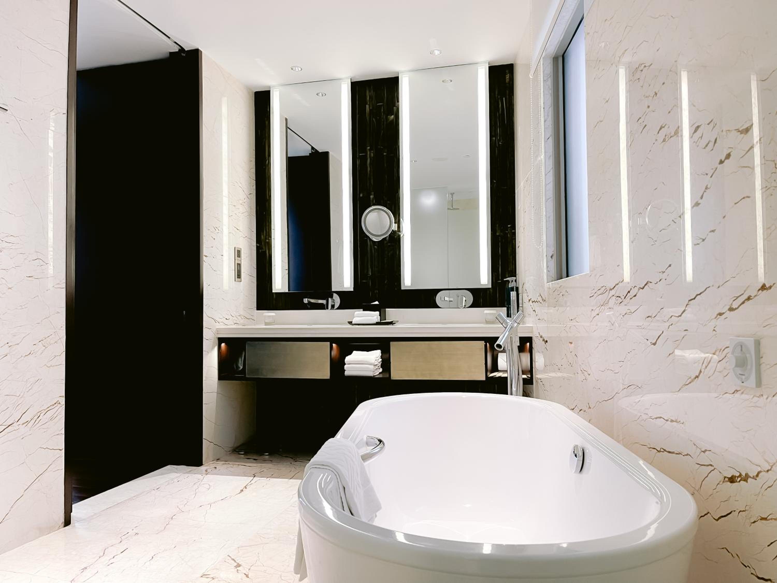 King Premier Room photo 3