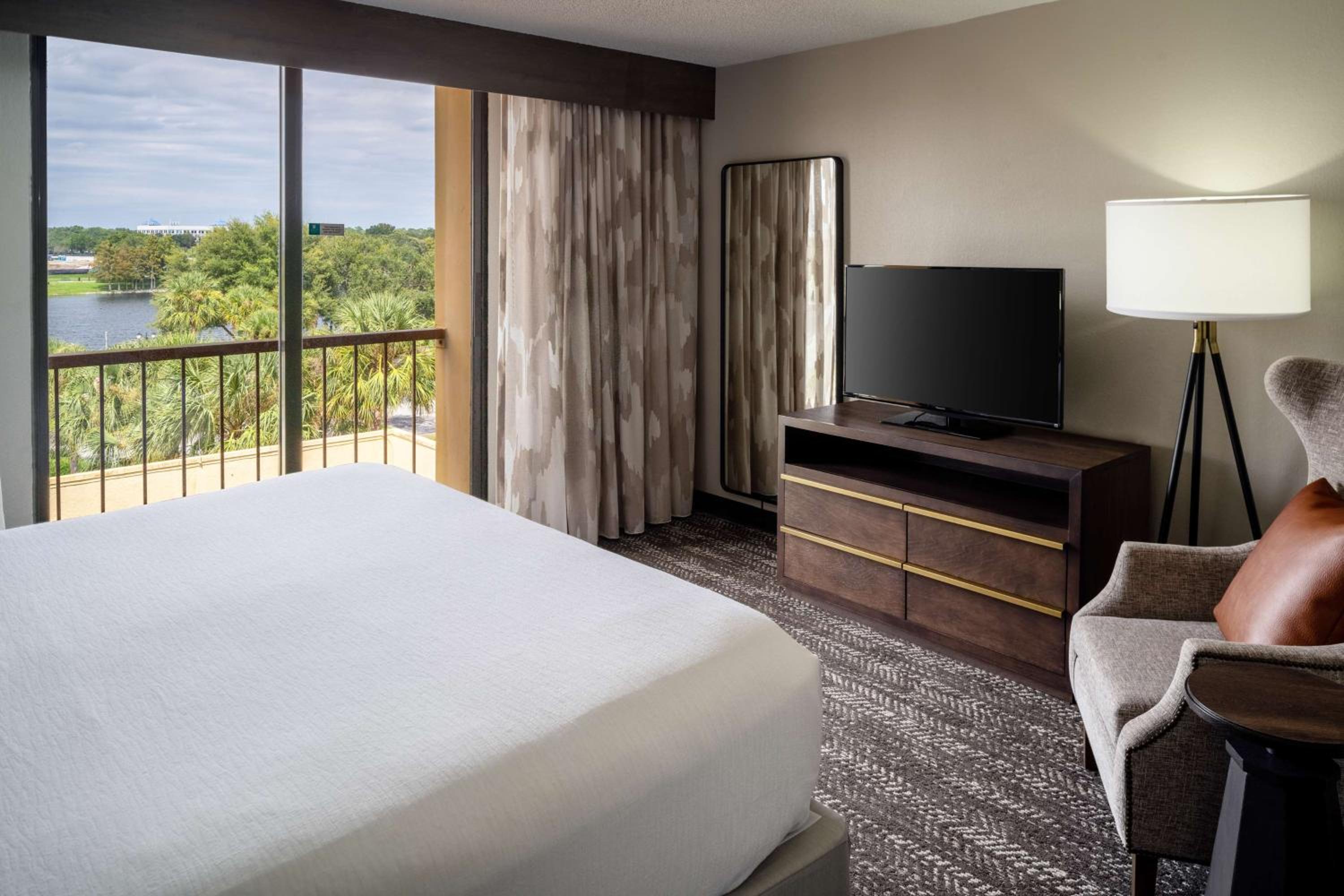 One-Bedroom King Suite with Lake View - Non-Smoking